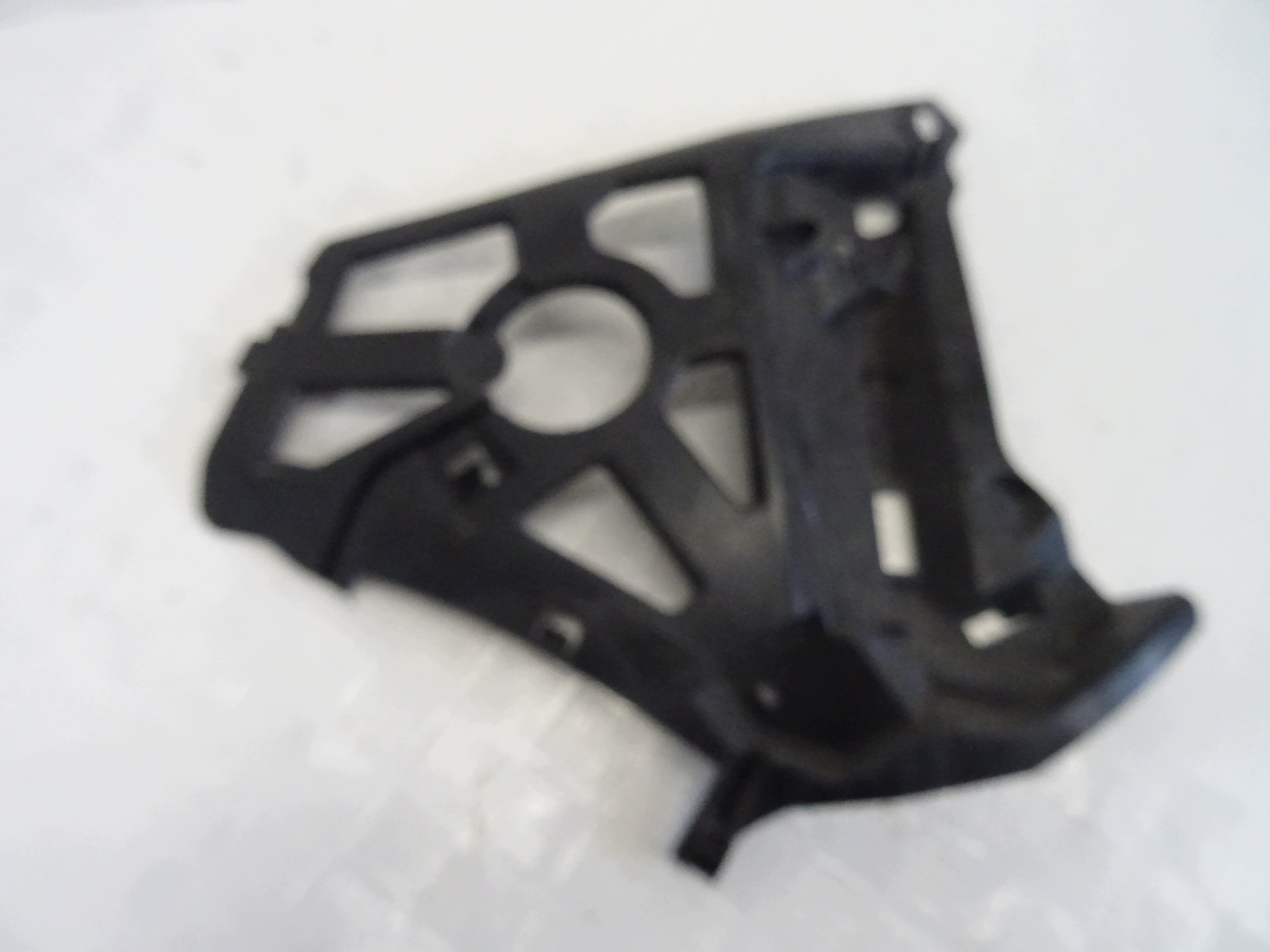 bumper bracket right rear part CITROEN C4 III 9840131577
