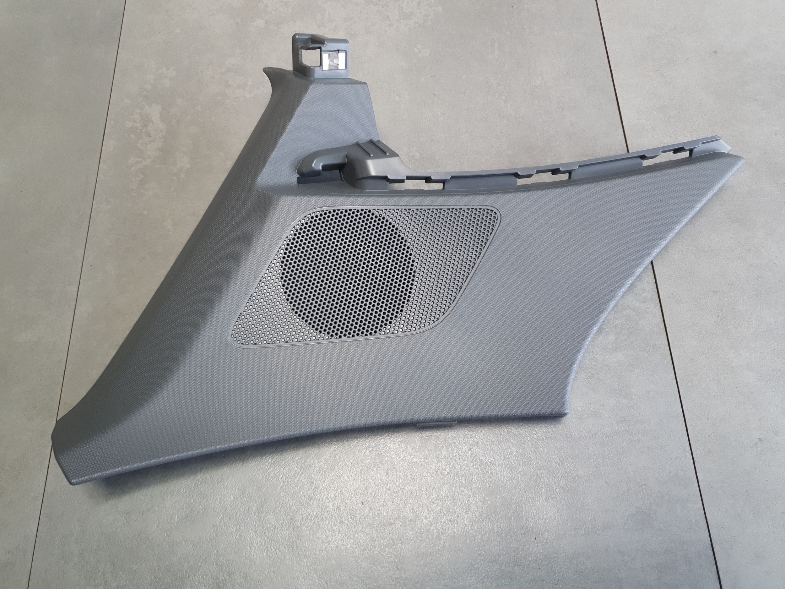 Audi A3 8Y hb cover slupka D left 8Y4867245A
