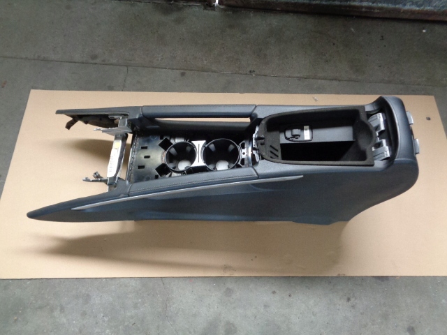 Тунель підлокітник Mercedes ML W164 гніздо UHI