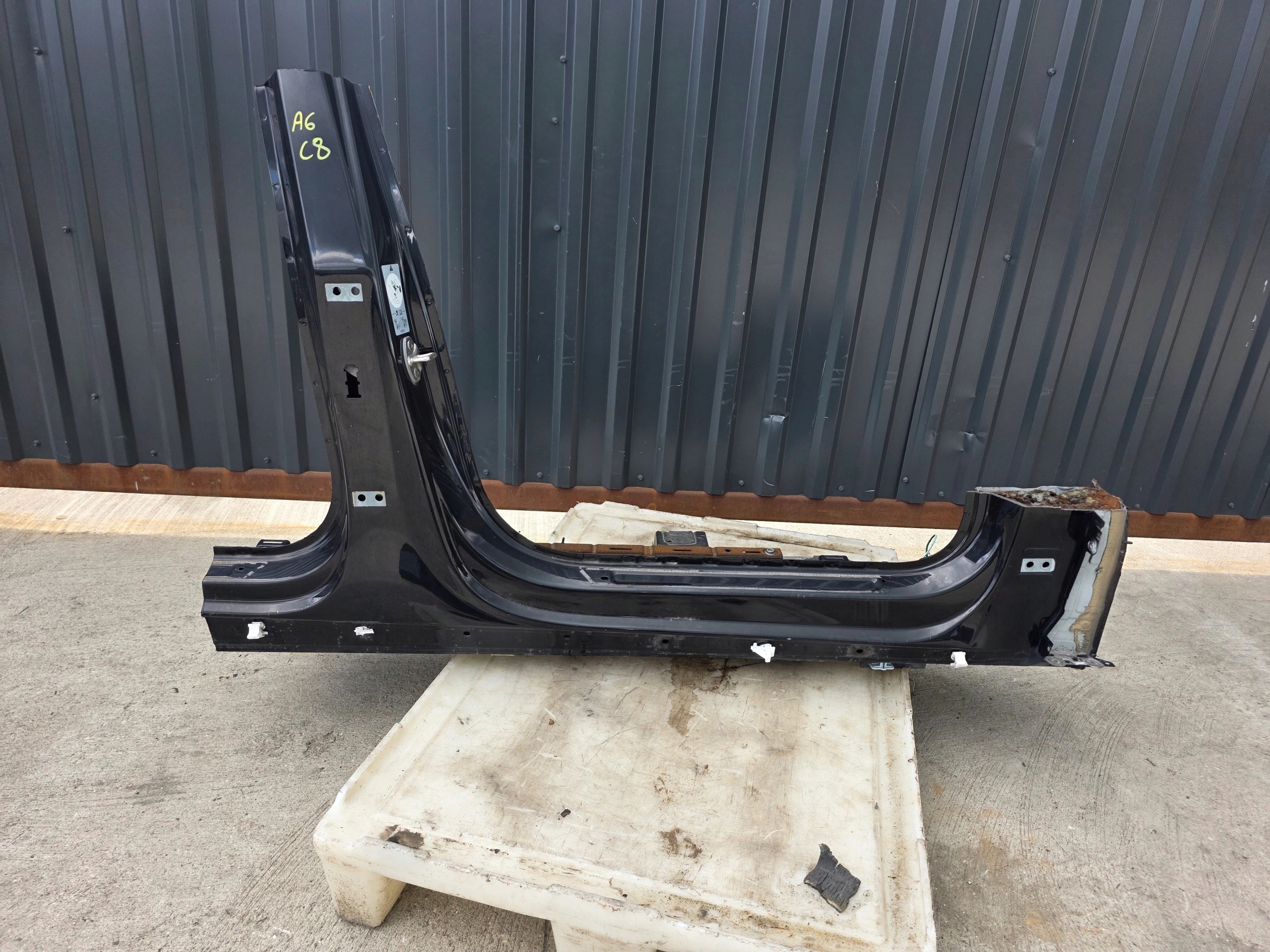 quarter threshold right side AUDI A6 C8 sedan AVANT KOMBI original *1