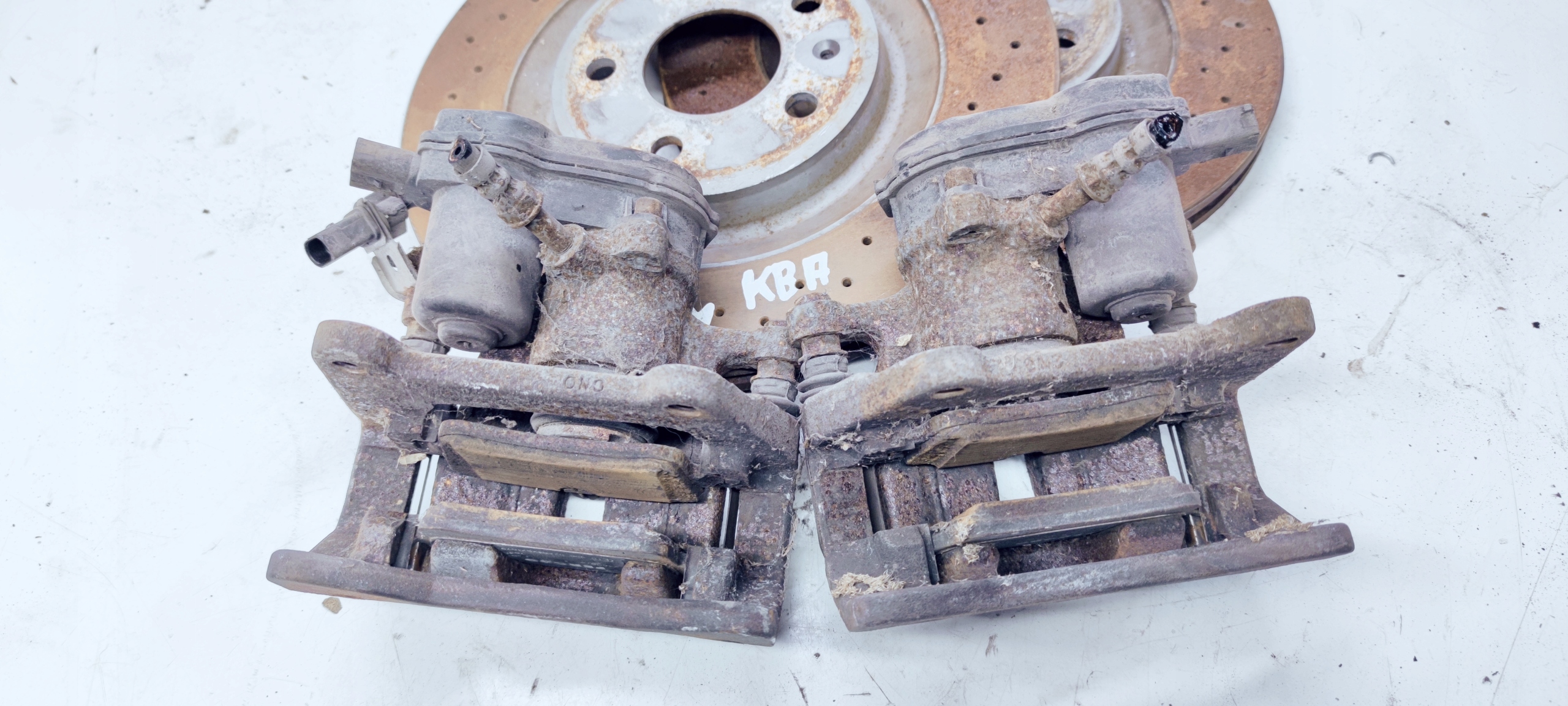 třmen brzdový záď KOMPLET AUDI A6 C7 A7 330 MM