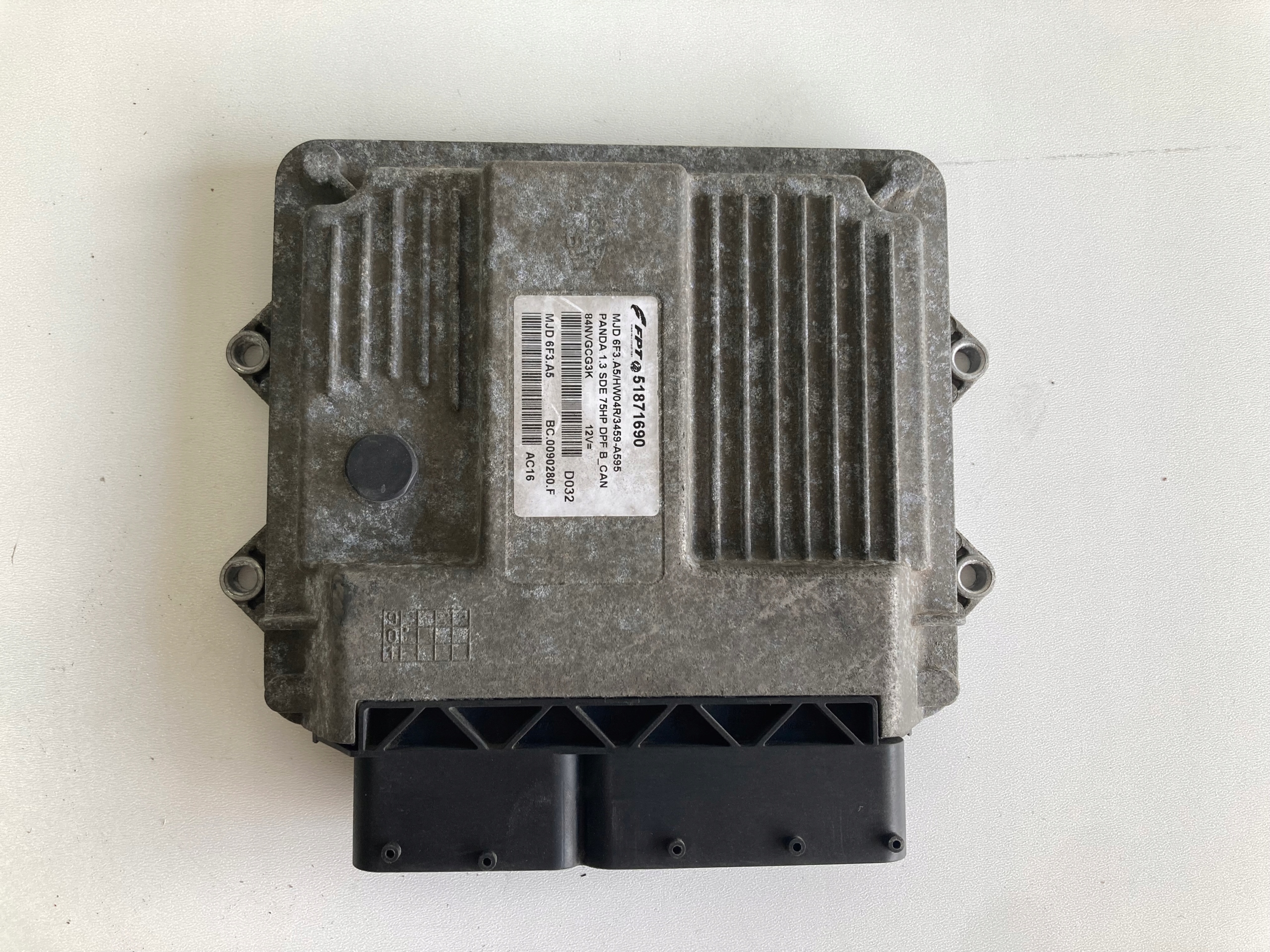 control unit of the engine Fiat Panda II 51871690