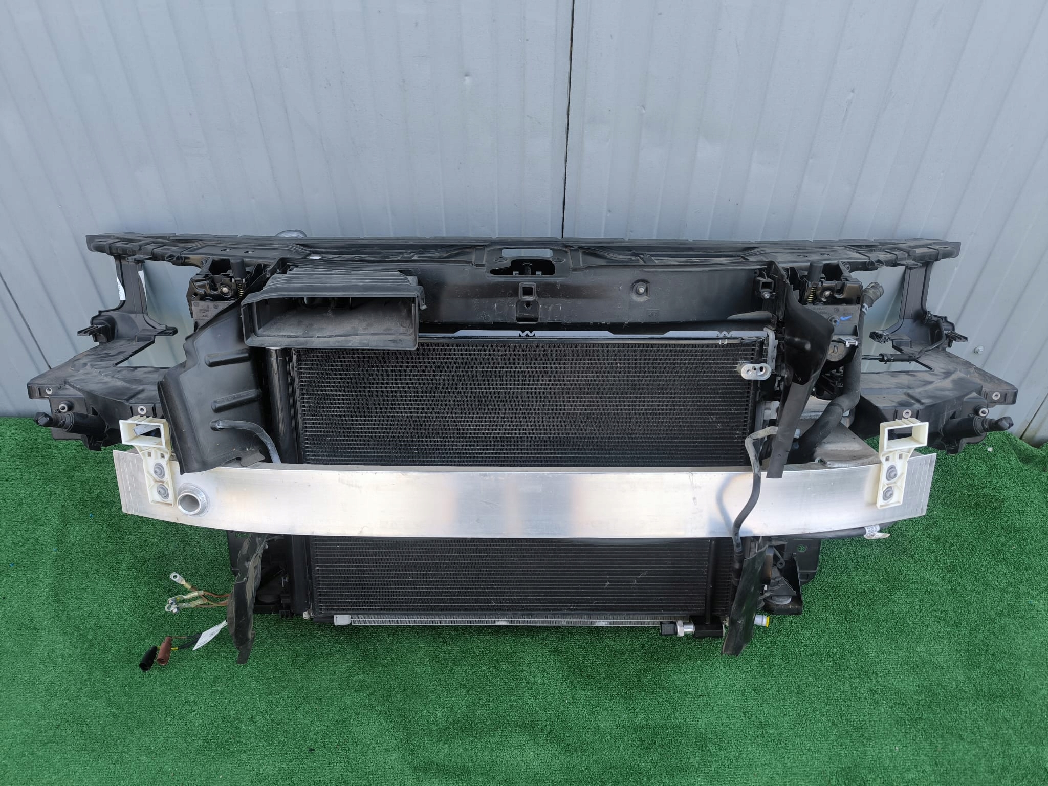 AUDI A8 4H D4 4.0 TFSI LIFT 320KW PAS PRZEDNI CHŁODNICE