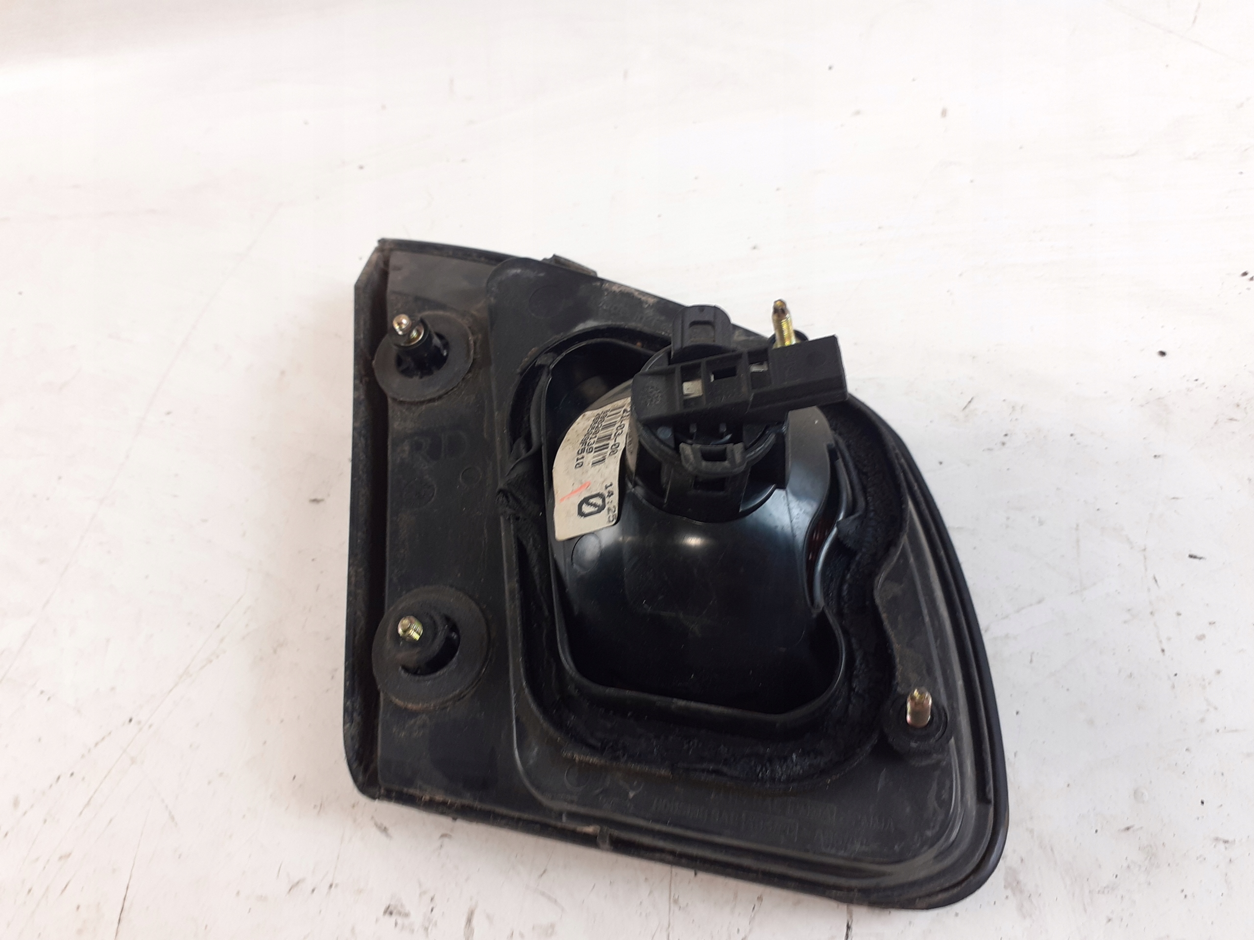 light right to the bonnet NISSAN PRIMERA P11