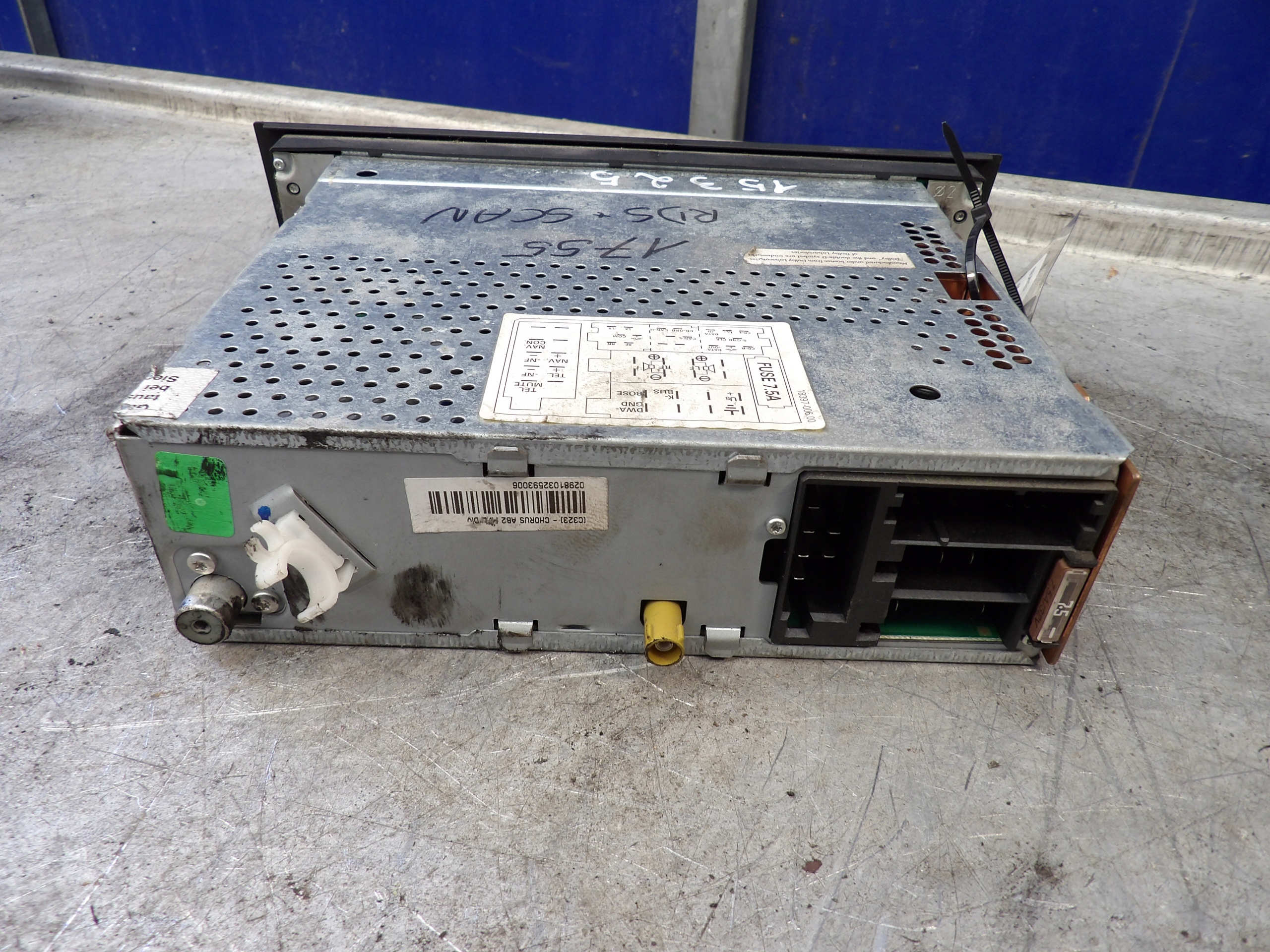 Audi A6 C5 radio 8P0035152B 9.18439-8351