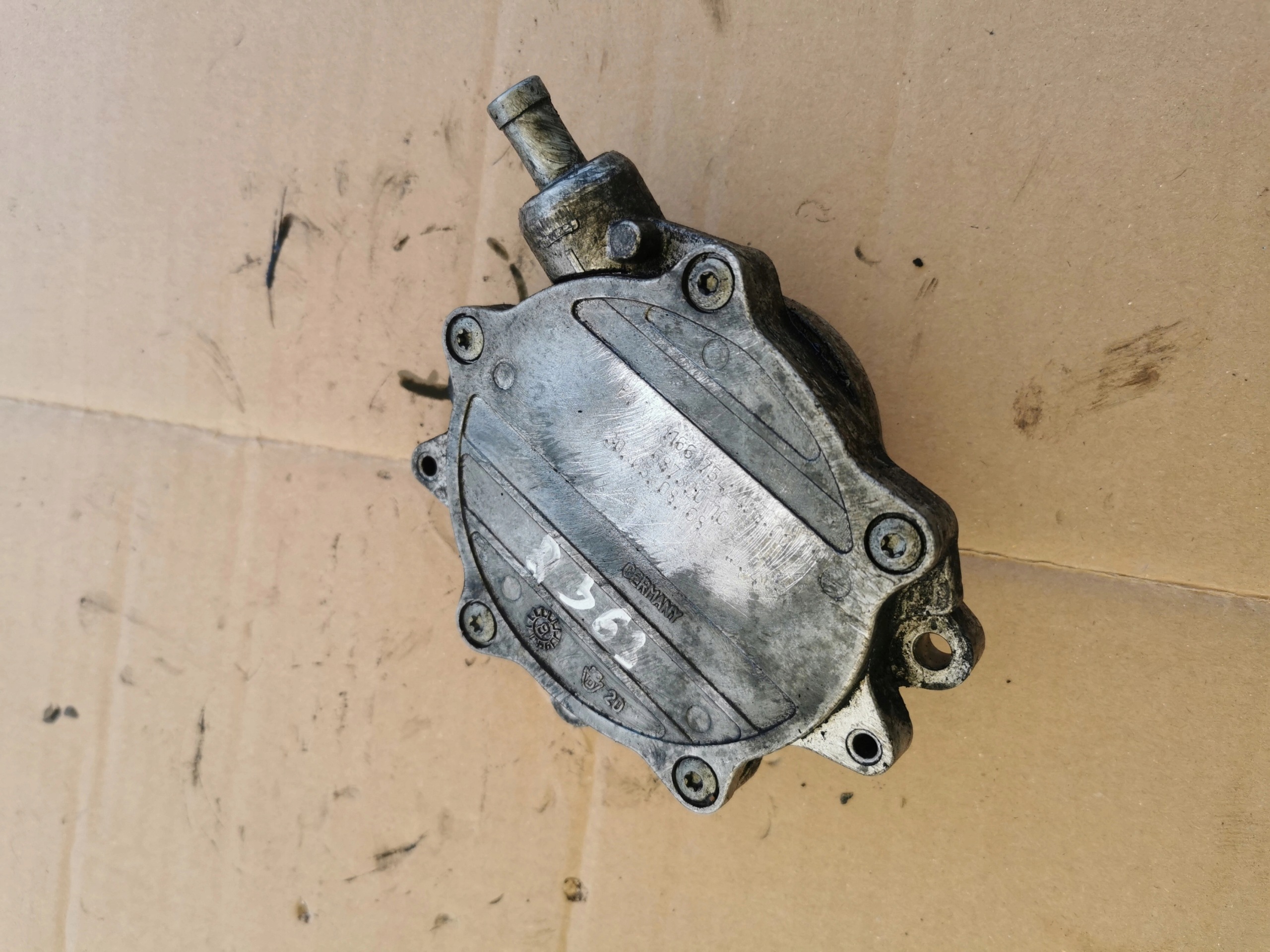 2007 BMW 3 E90 E91 pump vacual vacum 11667542498