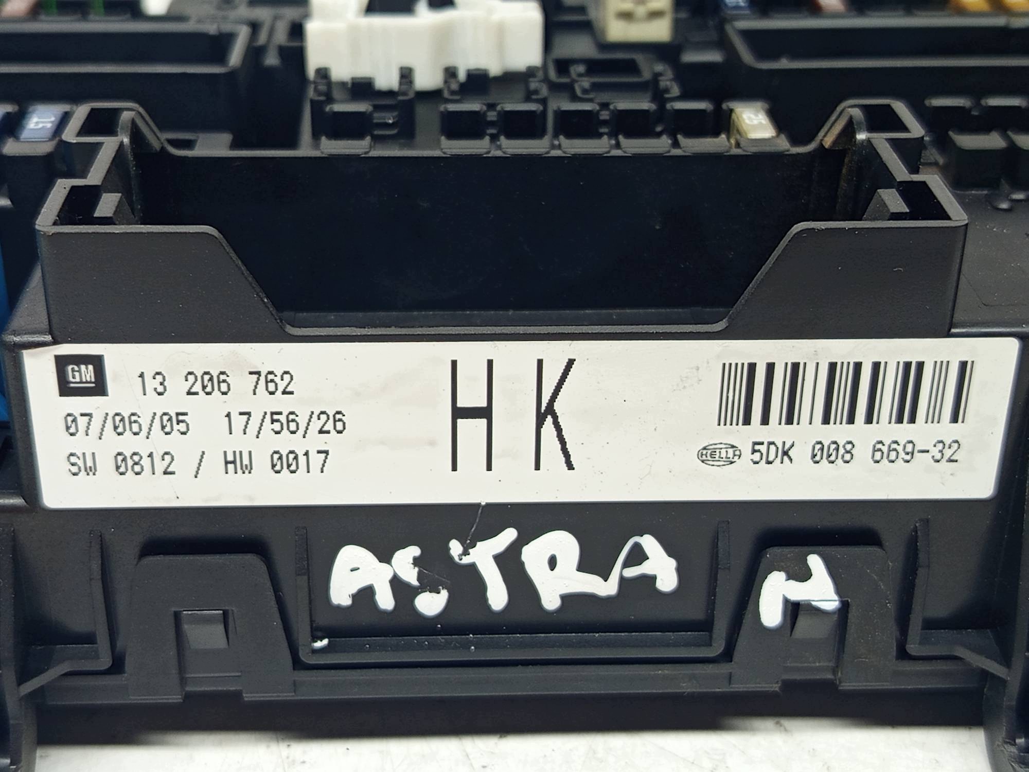 Module Module fusibles Opel ASTRA H GTC 1.7 CDTI 13206762