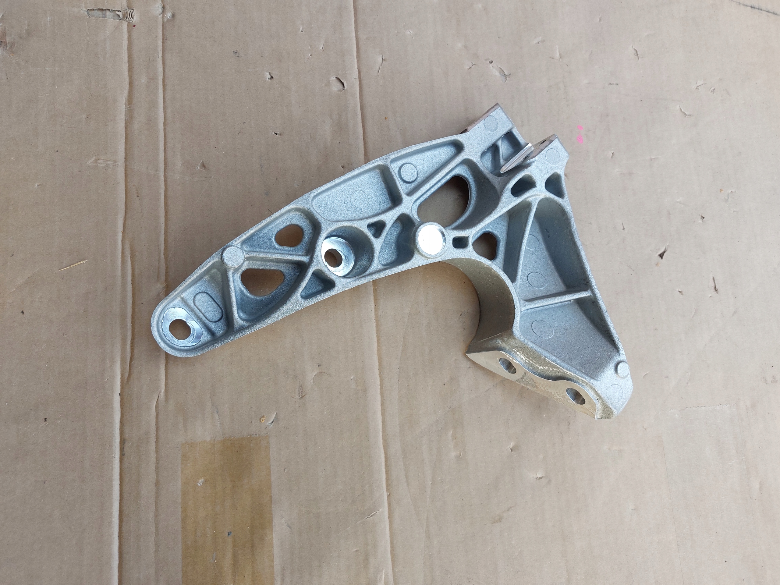 console supports right ASTON MARTIN VANTAGE 16r 6G33-611D38-BA