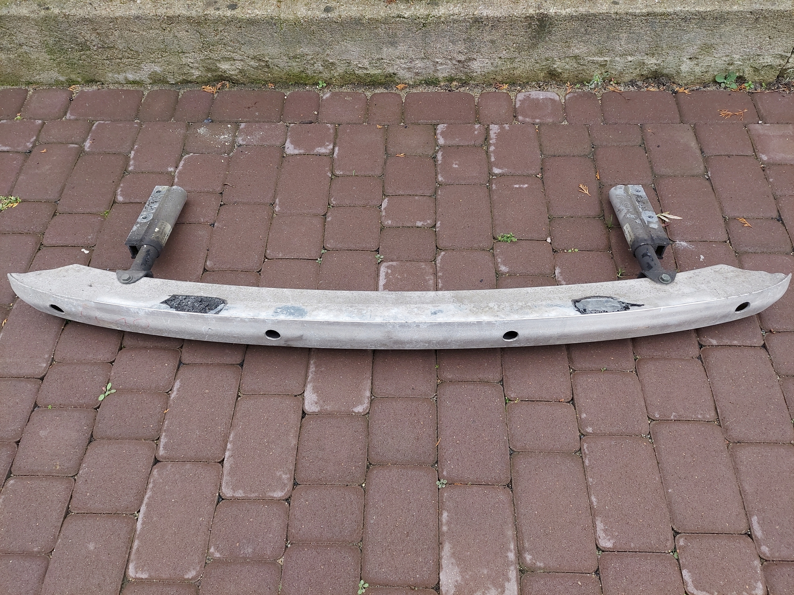 VW PASSAT B5 FL BELKA ZDERZAKA TYŁ 4MOTION ODBOJE