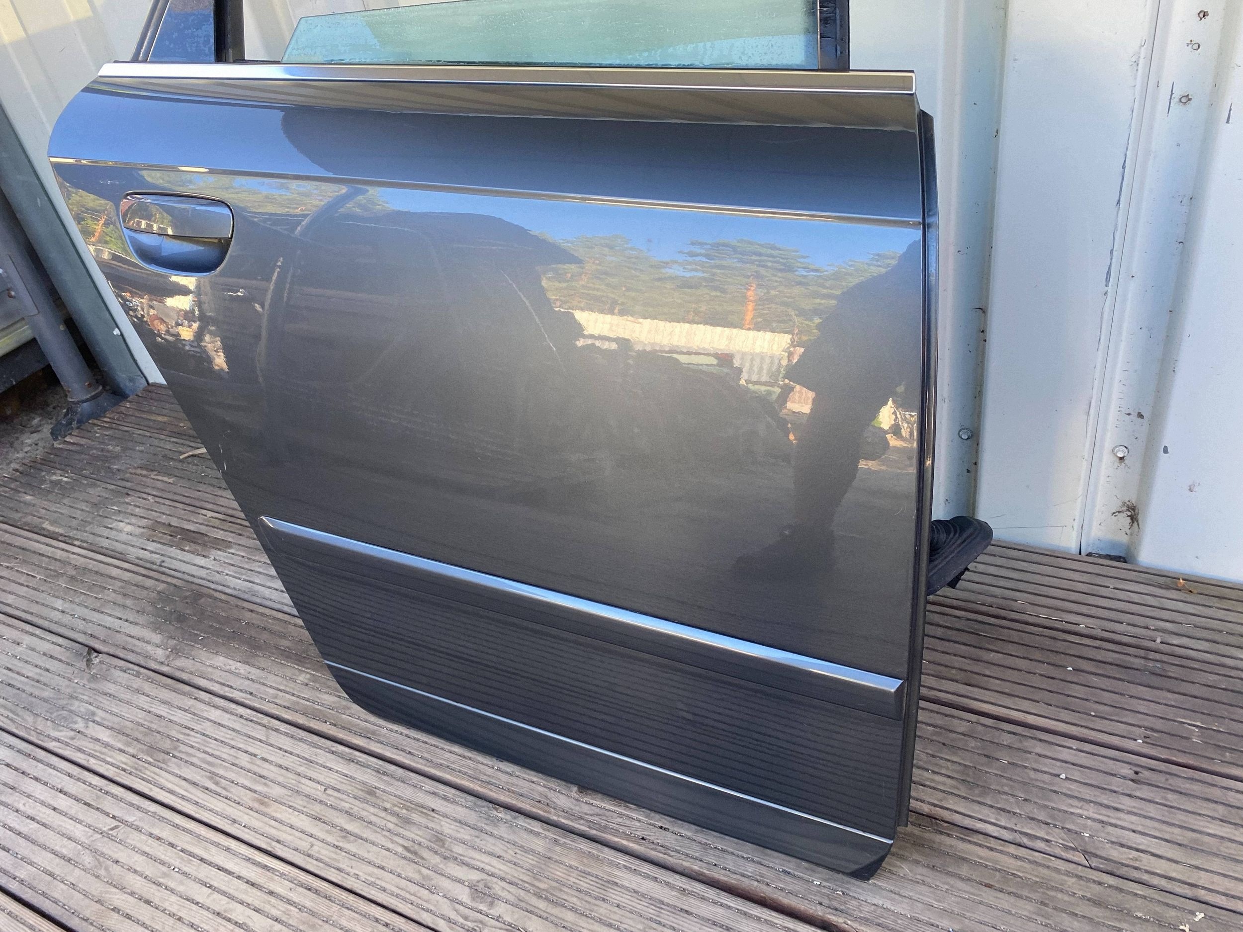 AUDIA4 B7 8E KOMBI complete door right rear part rear. LX7Z grey
