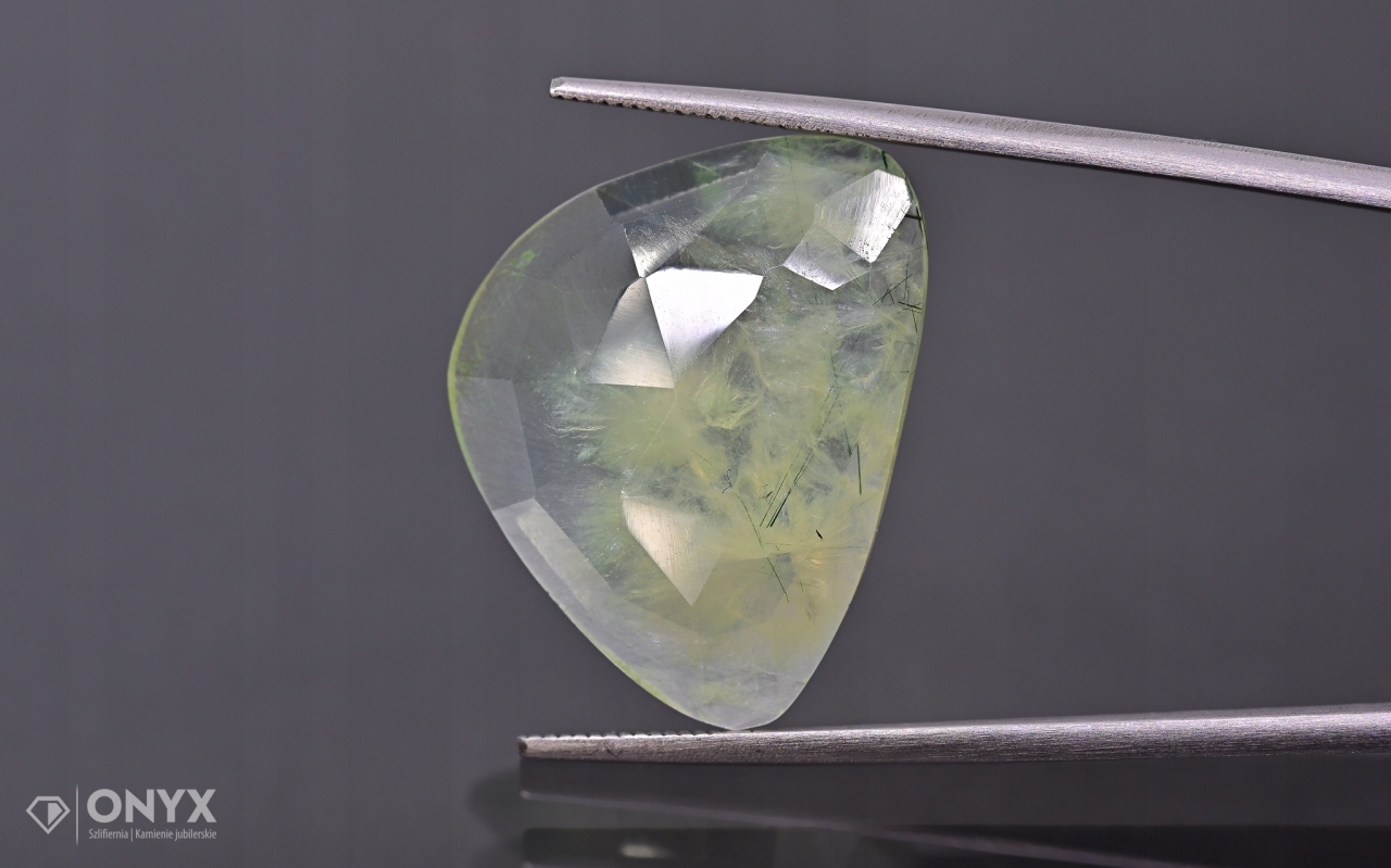 Prehnit fasetovaná nepravidelná rozeta 24x18,5 mm