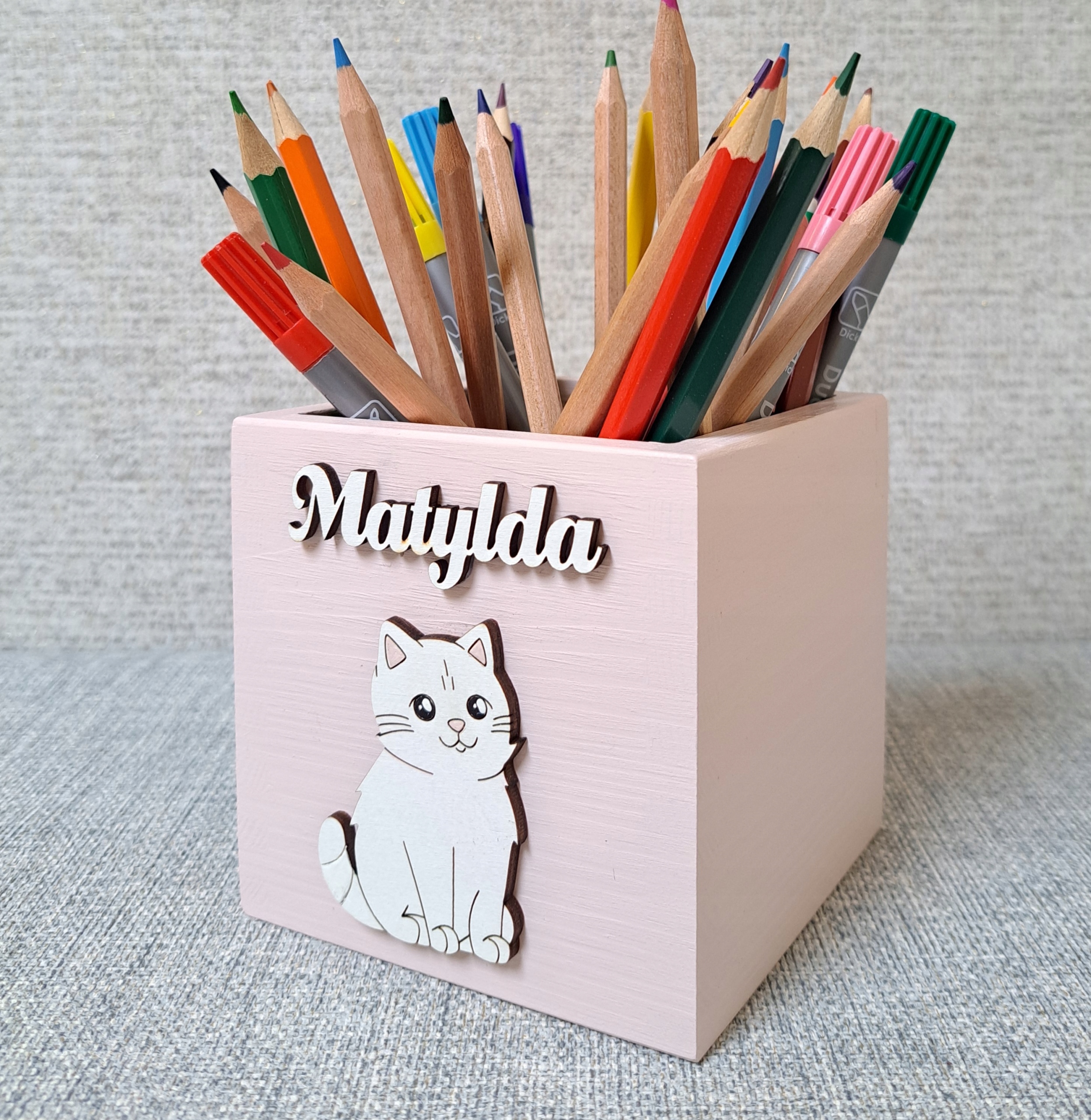 ORGANIZER PRZYBORNIK POJEMNIK NA KREDKI Z IMIENIEM Marka inny