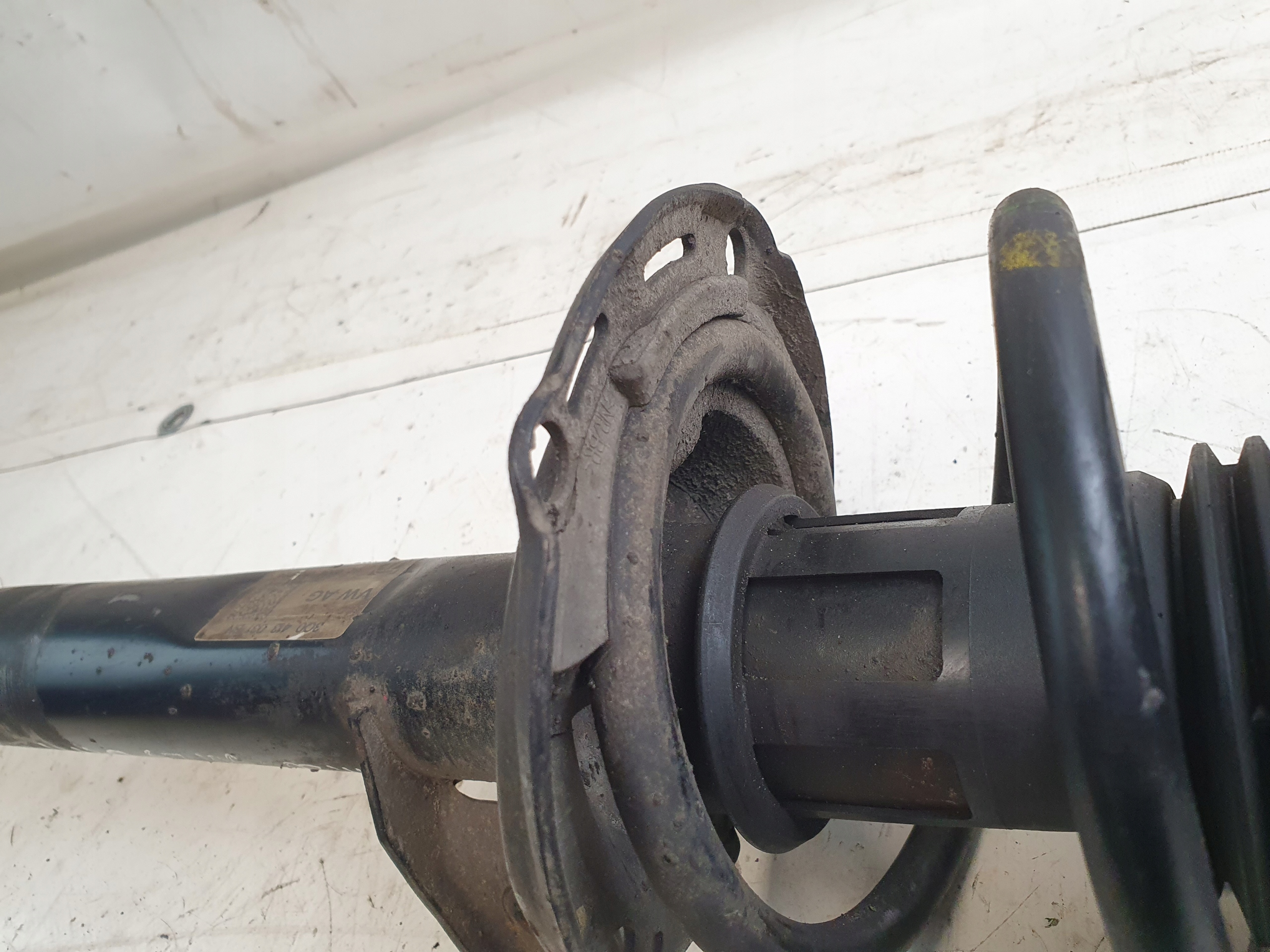 shock absorber front left OE 3Q0413031BN VOLKSWAGEN PASSAT B8 2.0TDI 15r.