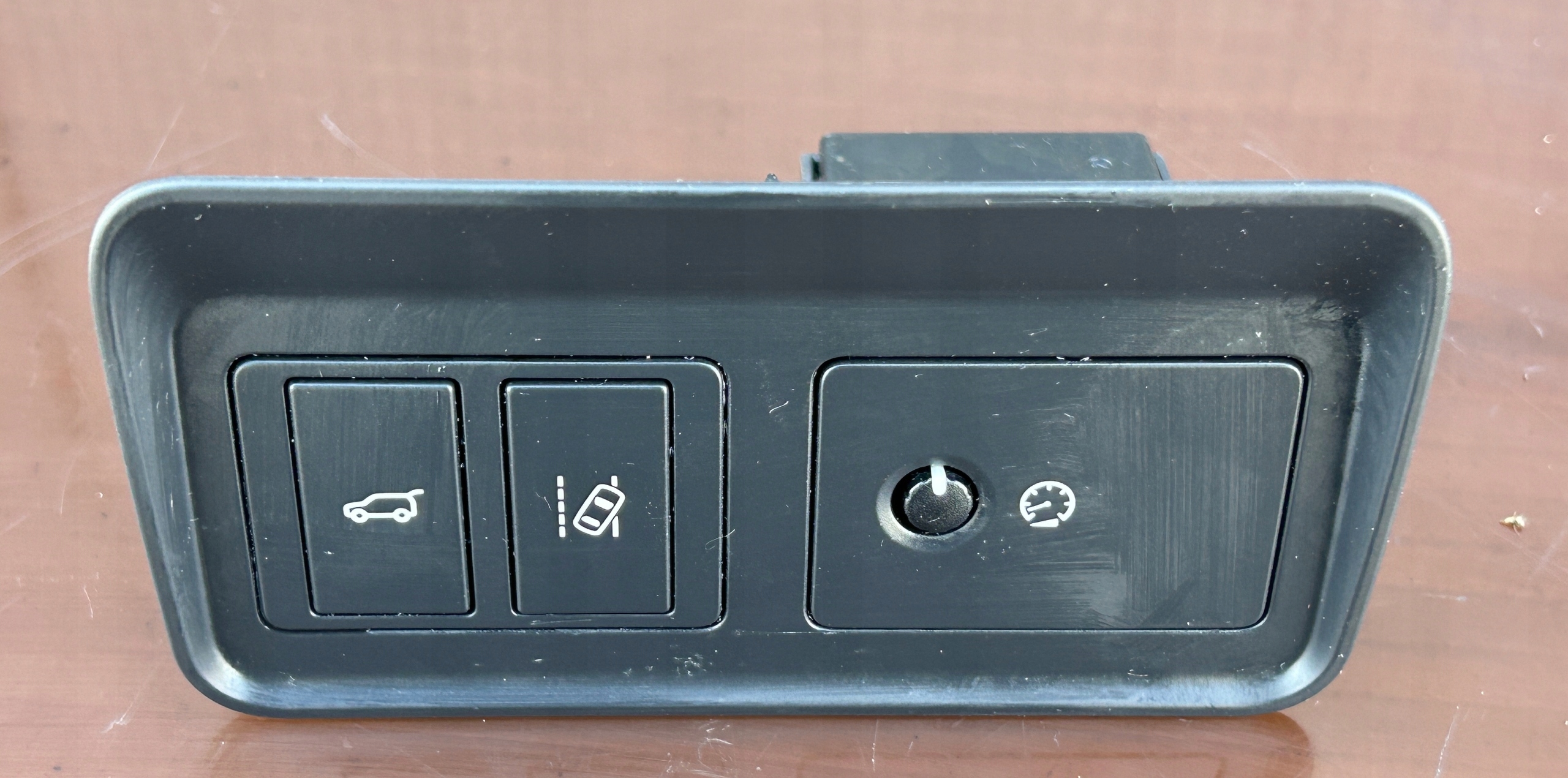 PANEL PRZYCISKI ASYSTENT trunk door JAGUAR E-PACE X540 J9C3-11654-AA
