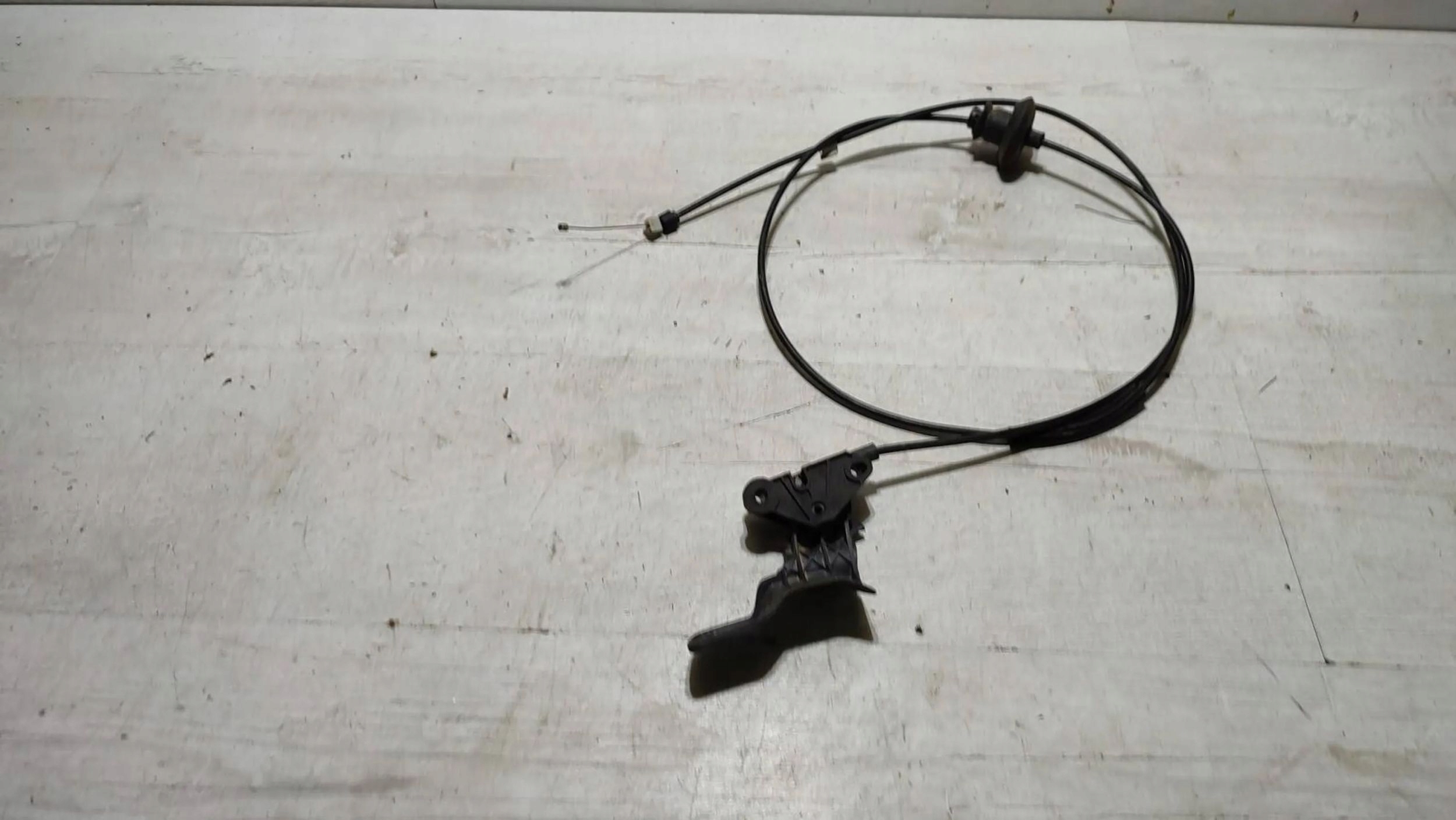 Citroen C4 Cactus 2018 handle / bracket of the opening bonnets