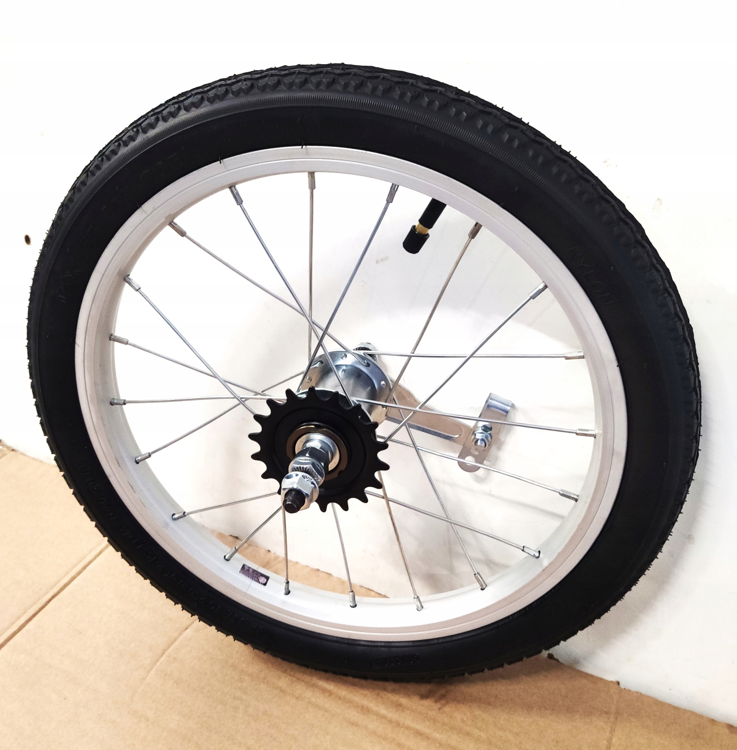 Koło 16 tył torpedo kpl. z ogumieniem obręcz alu. z piastą torpedo Marka Rojax