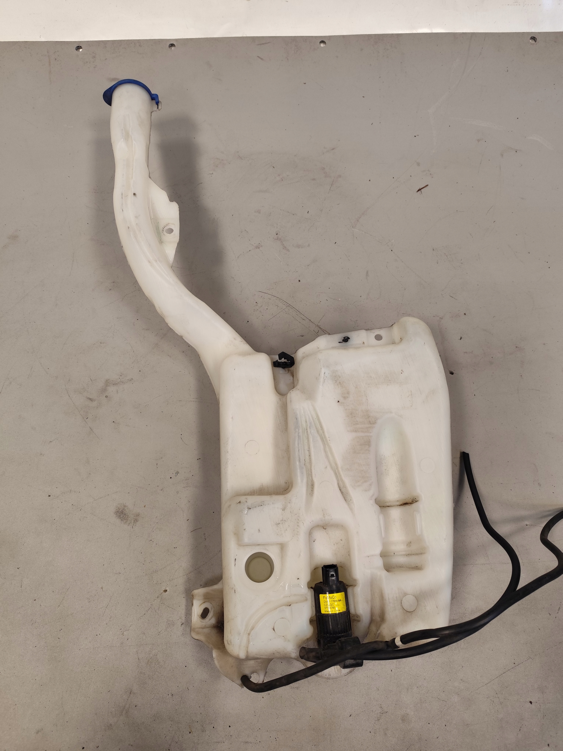 FORD EDGE washer fluid tank