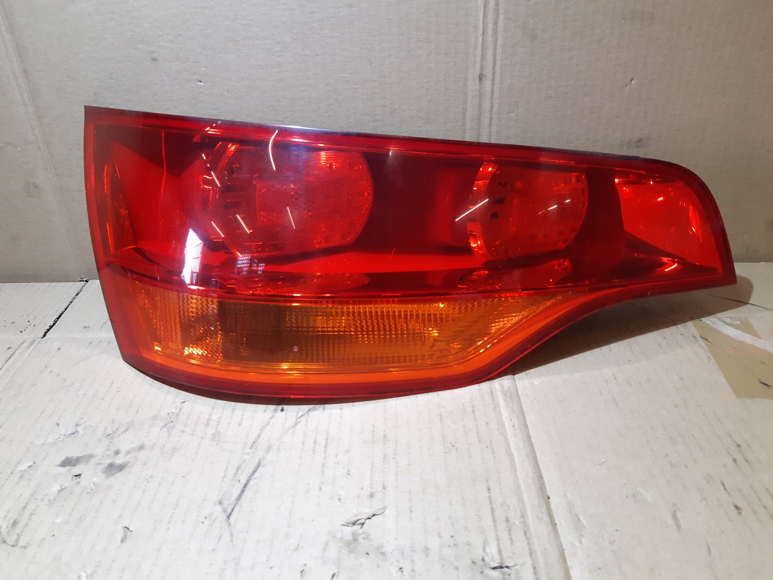 AUDI Q7l ФАРА ЛЕВА ЗАДНЯЯ TYLl0945093