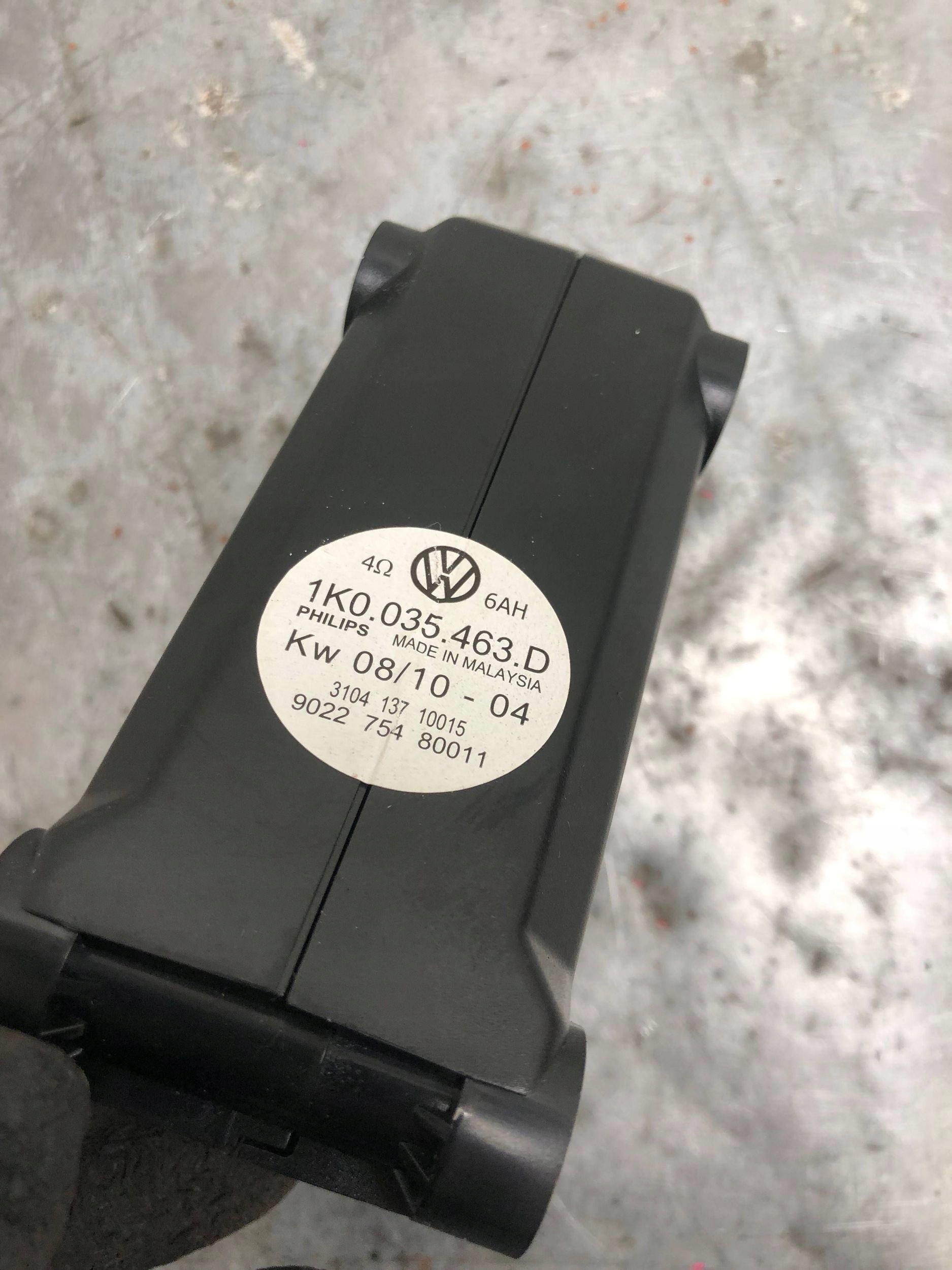 amplifier of the speaker right front VW GOLF VI 1K0035463D