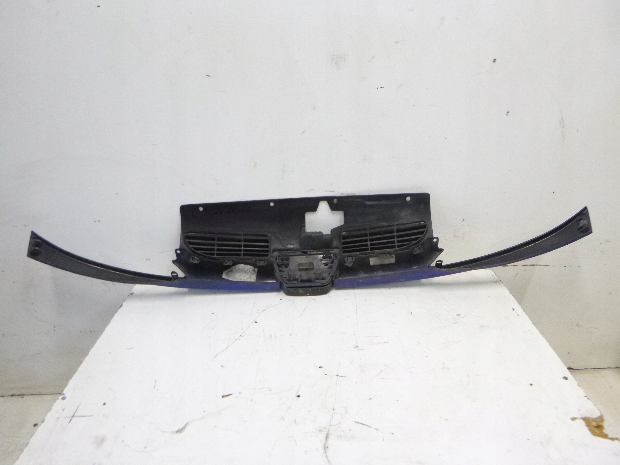 GRILL GRILL PEUGEOT 206 EGJ 2002R.