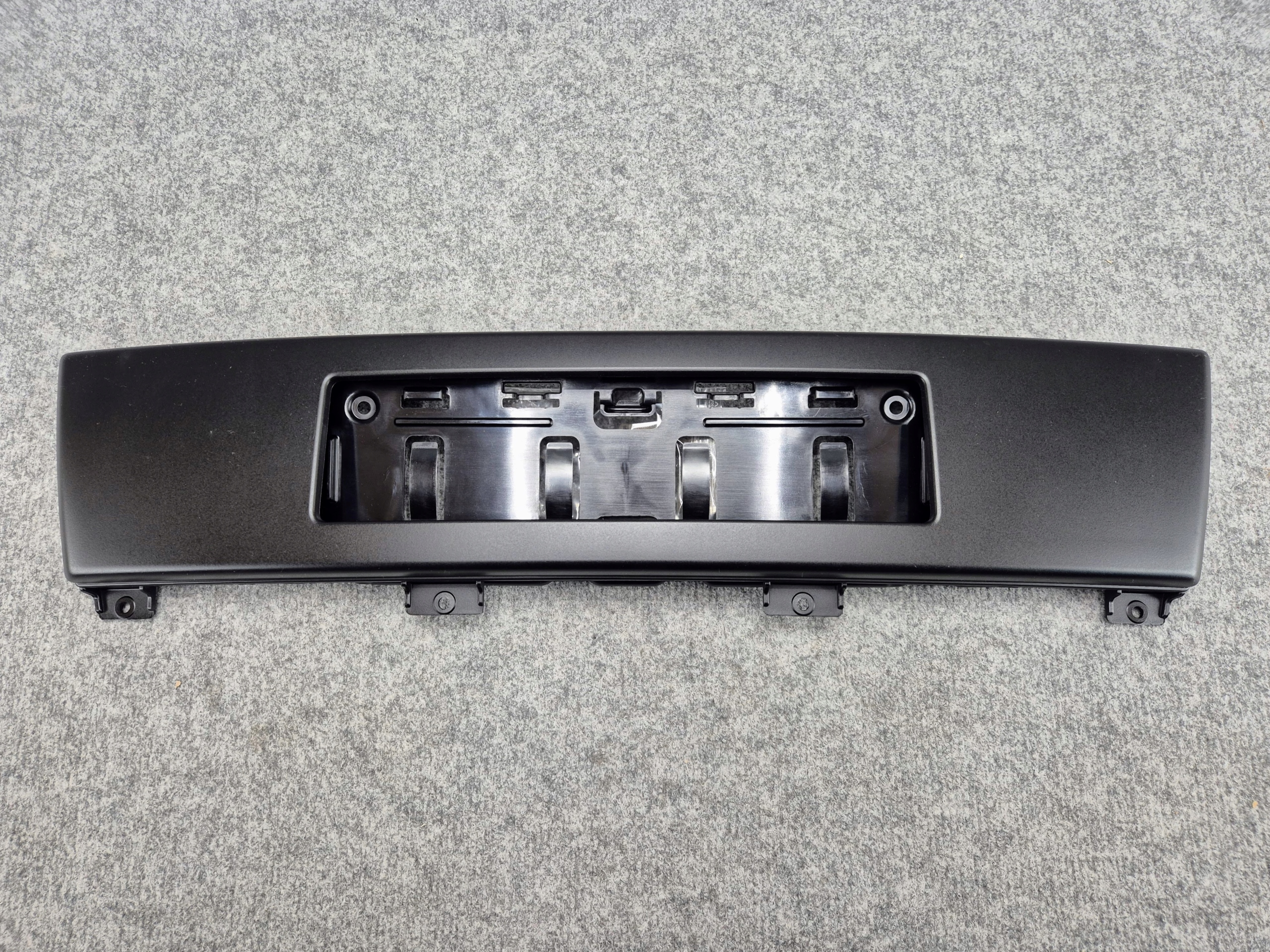 AUDI A3 8P RAMKA TABLICY REJESTRACYJNEJ OE 8P4807285F 3FZ CZARNA NOWA