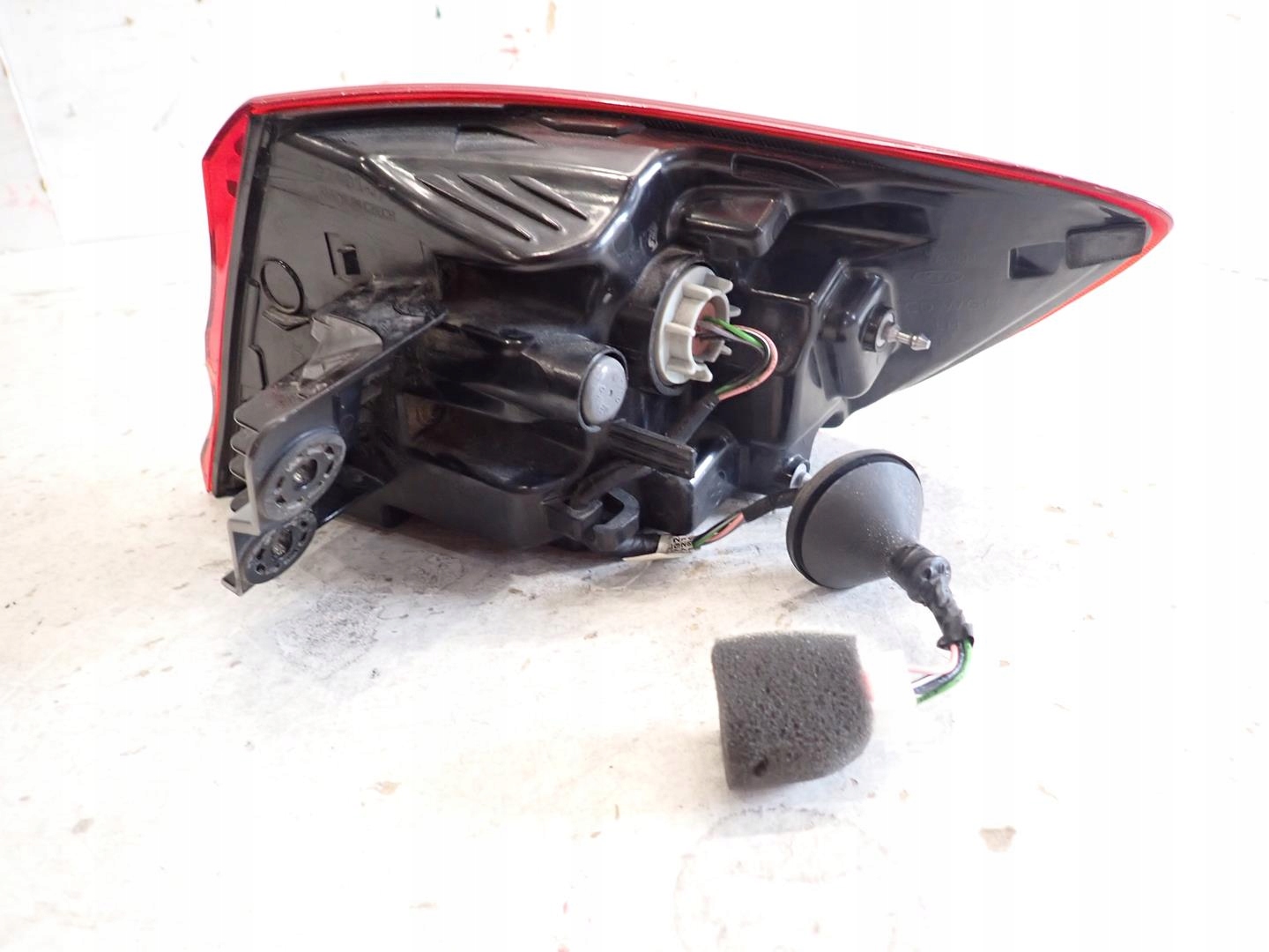 light rear part rear left KIA CEED III 2018- KOMBI LED 92401-J7150