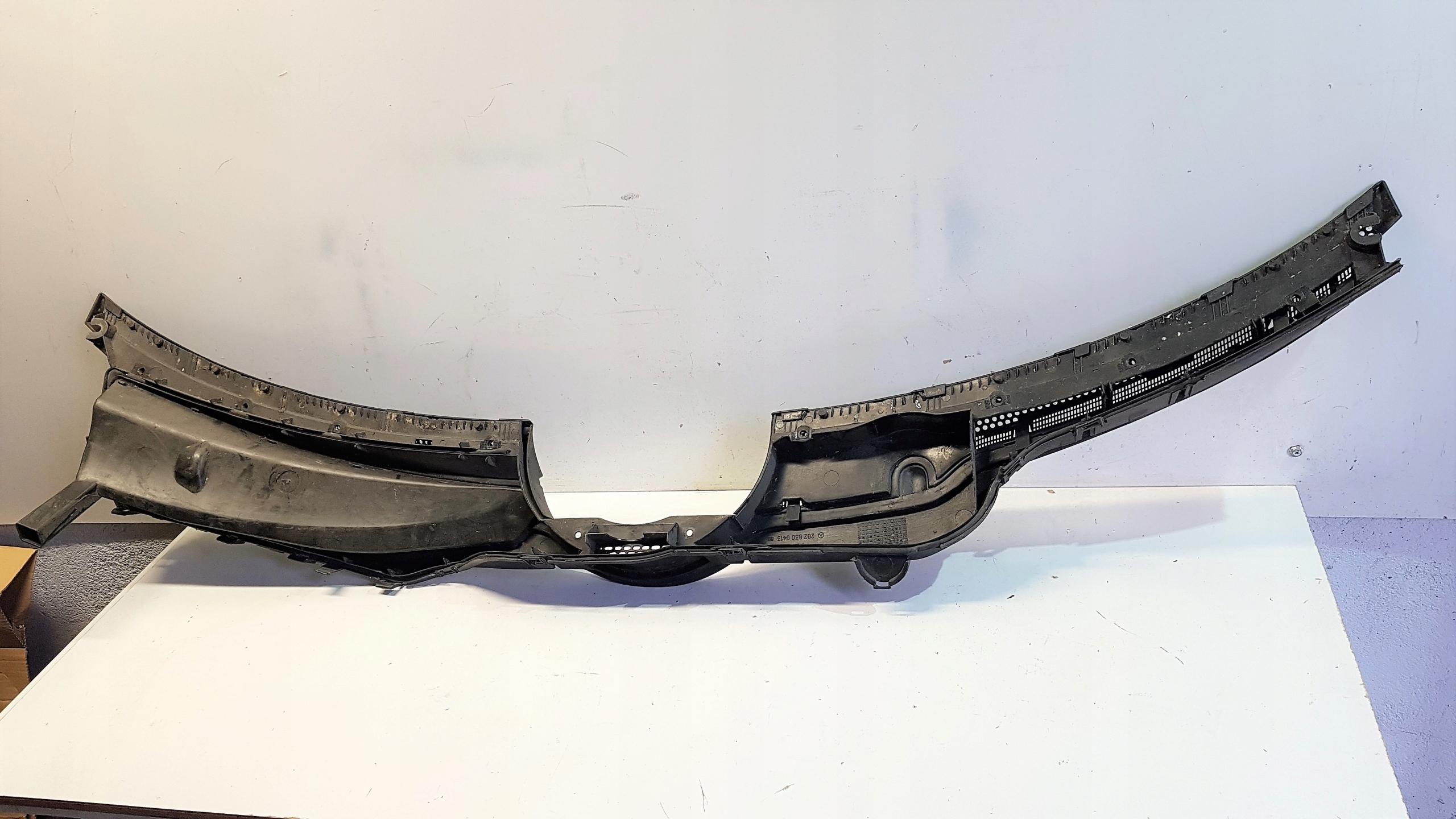 MERCEDES C W202 PODSZYBIE KLP ORYGINAŁ 2028300413 A2028300413 Jakość części (zgodnie z GVO) O - oryginał z logo producenta pojazdu (OE)