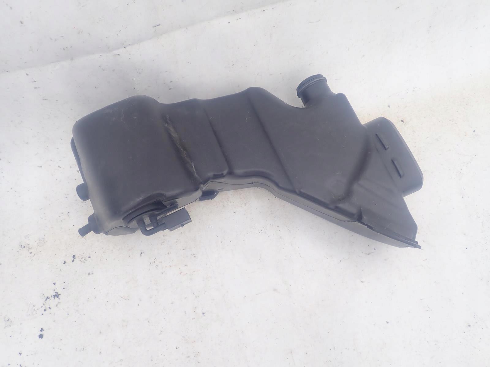 MERCEDES C-KLASA W205 14-21 Behälter Spritzdüse