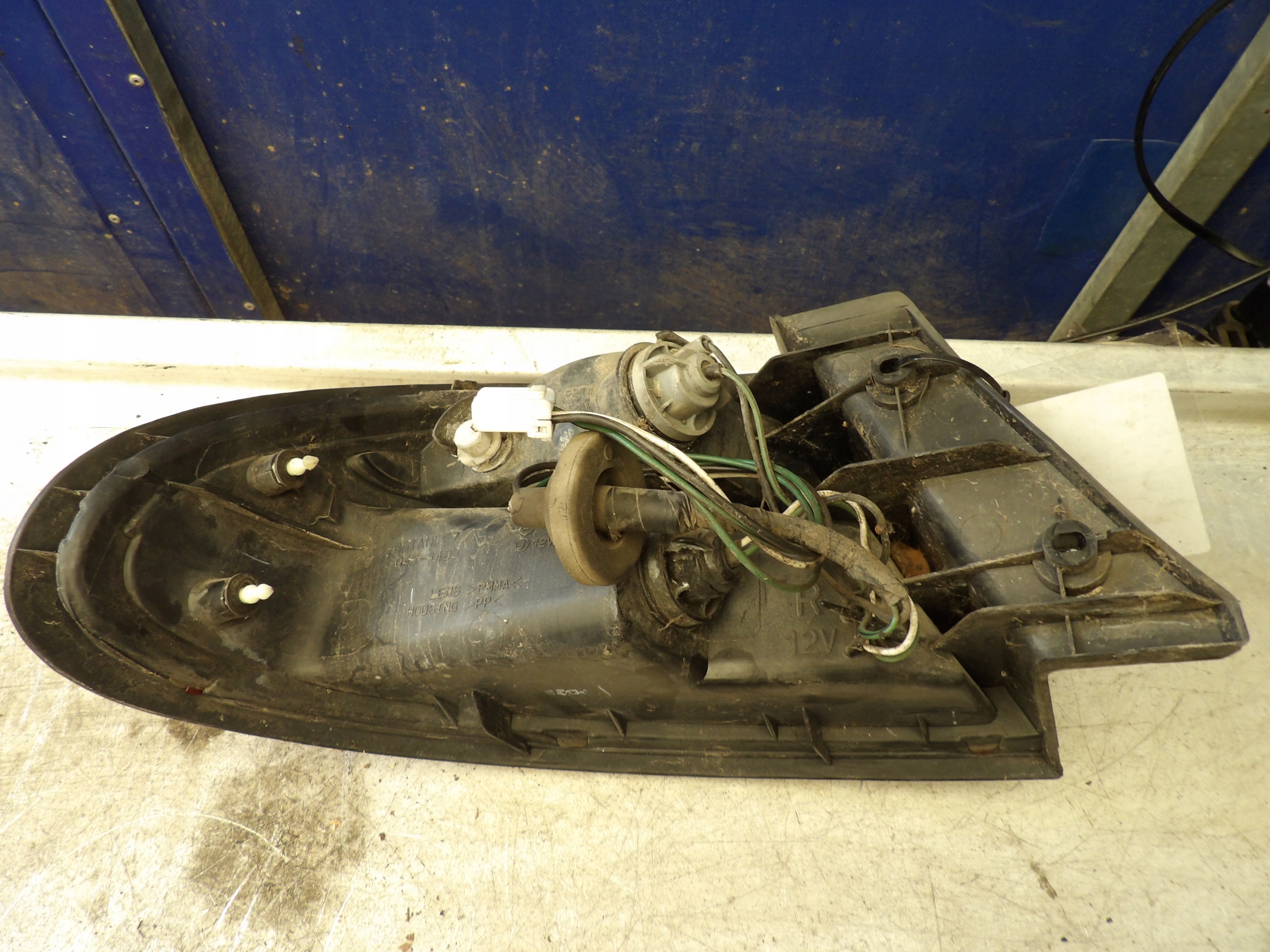 Mazda 323BA light rear right 043-1439 HB 5D