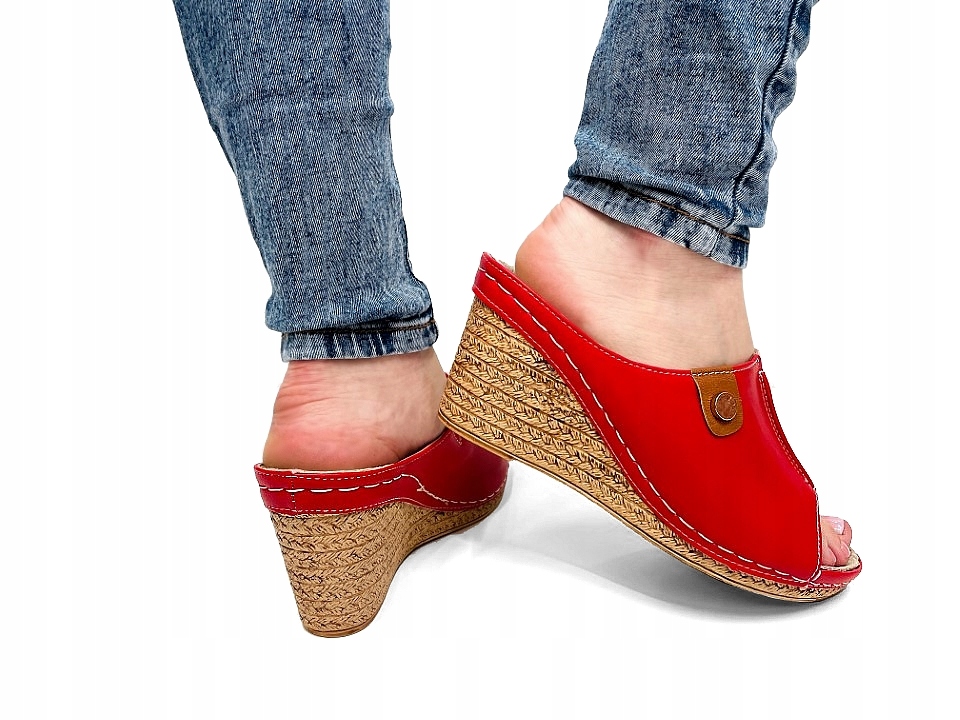 

Czerwone Lekkie Klapki Na Koturnie Skóra Wkł. 40