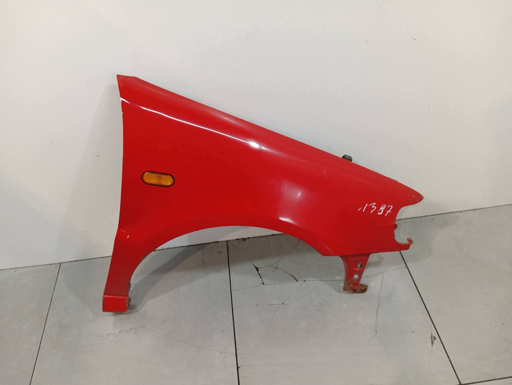 fender right front 6N red VW Volkswagen Polo III (1994-2002)