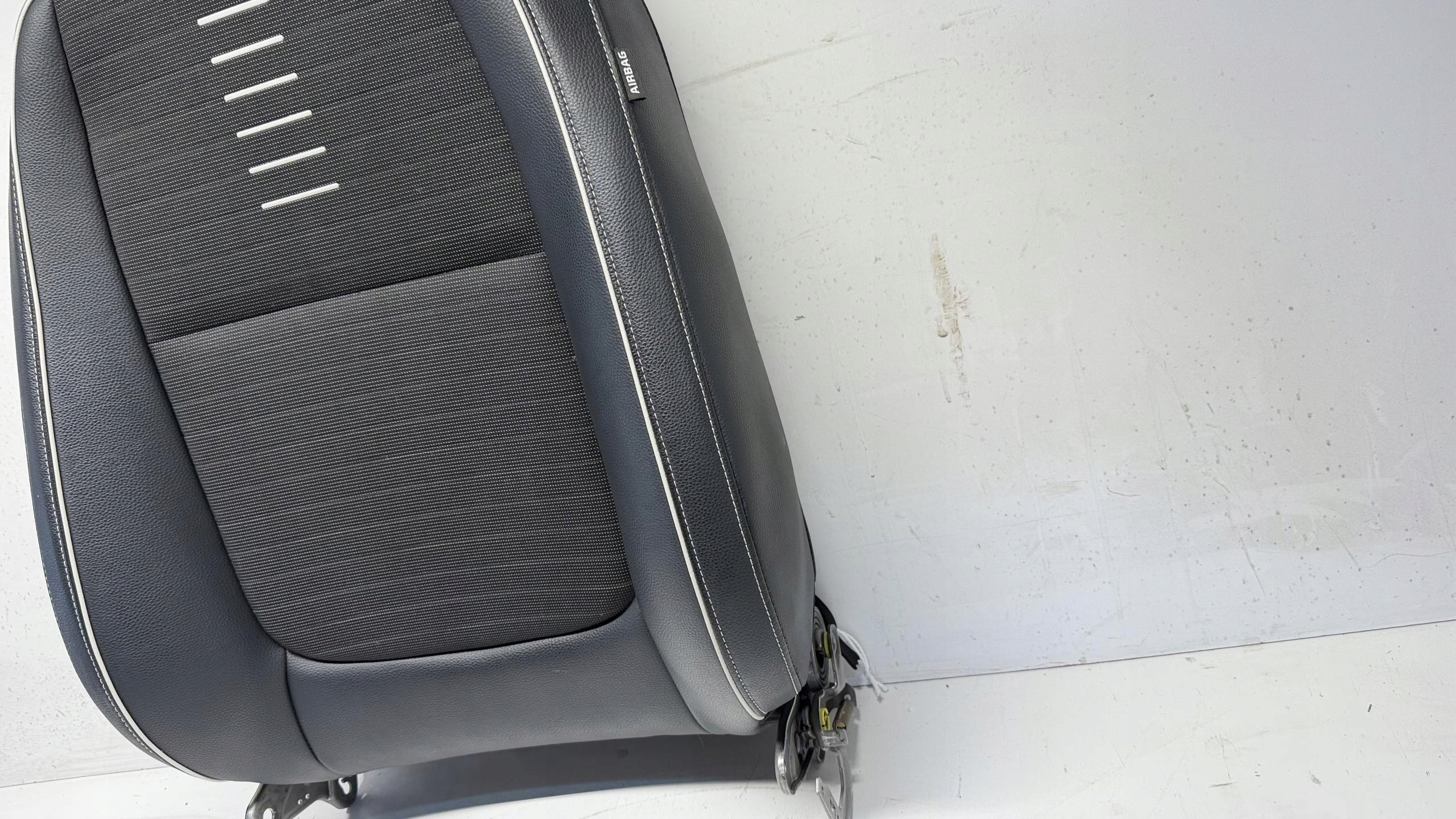 OPARCIE SITZ links KIA RIO IV V Leder 88360-H8110 2017