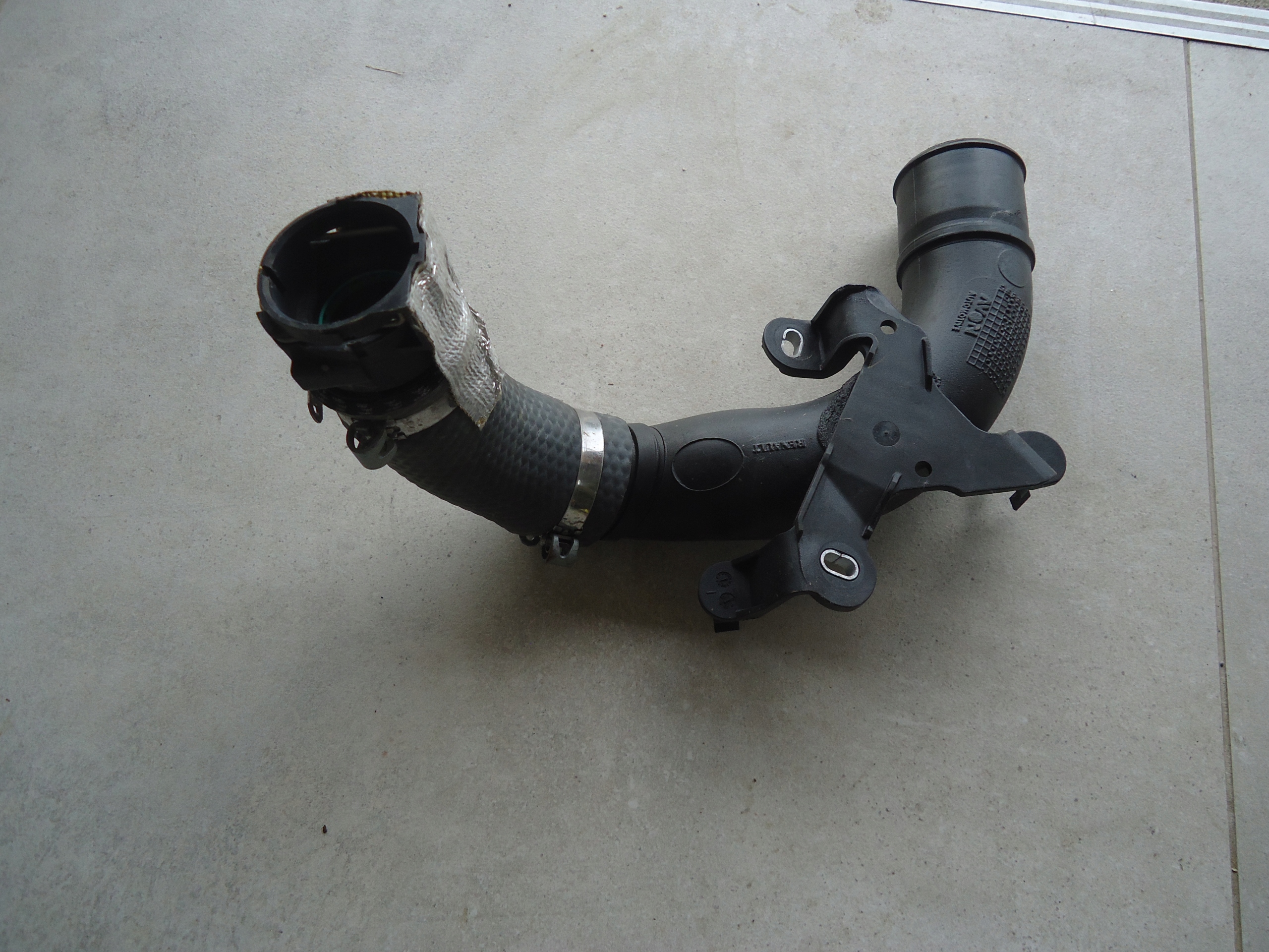 Dacia Duster 1.2TCE шланг труба Воздух 2015 год