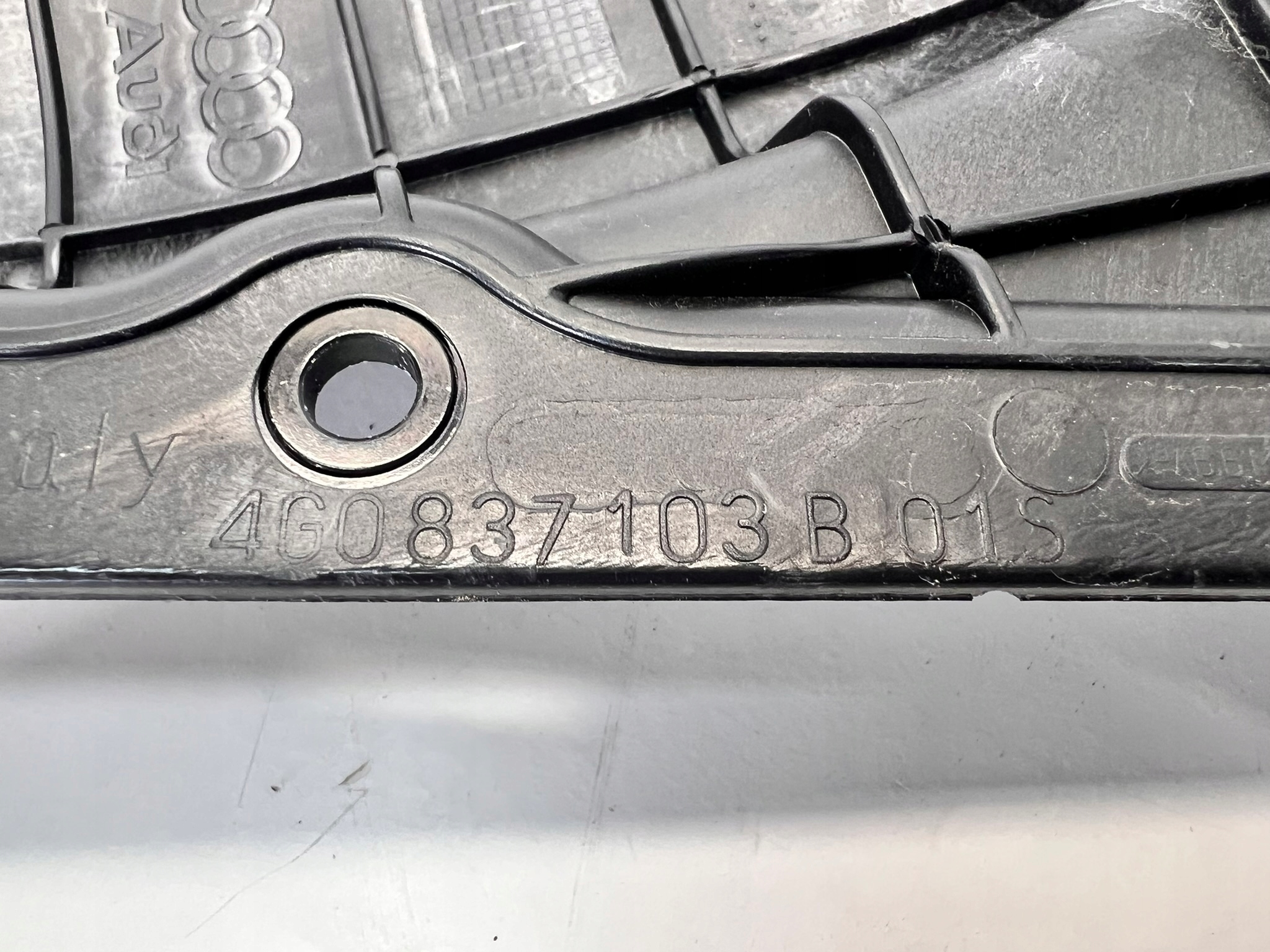 držák úchyt repráku levý AUDI A6 4G0837103B