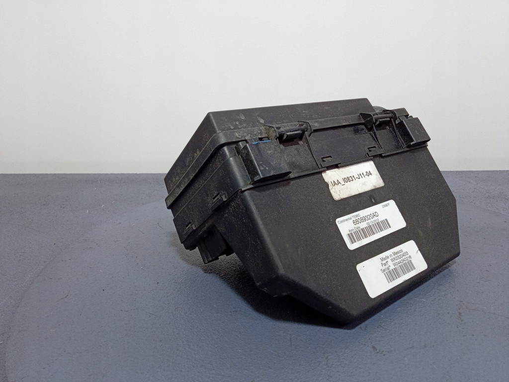 GRAND CHEROKEE WK2 SKRZYNKA BEZPIECZNIKÓW Numer katalogowy części 68089320AD