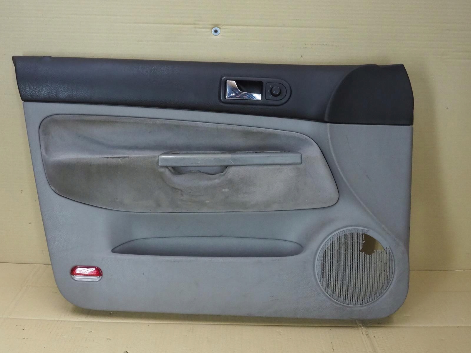 TAPICERKA BOCZEK LEWY PRZÓD PRZEDNI VW GOLF IV 5D BORA