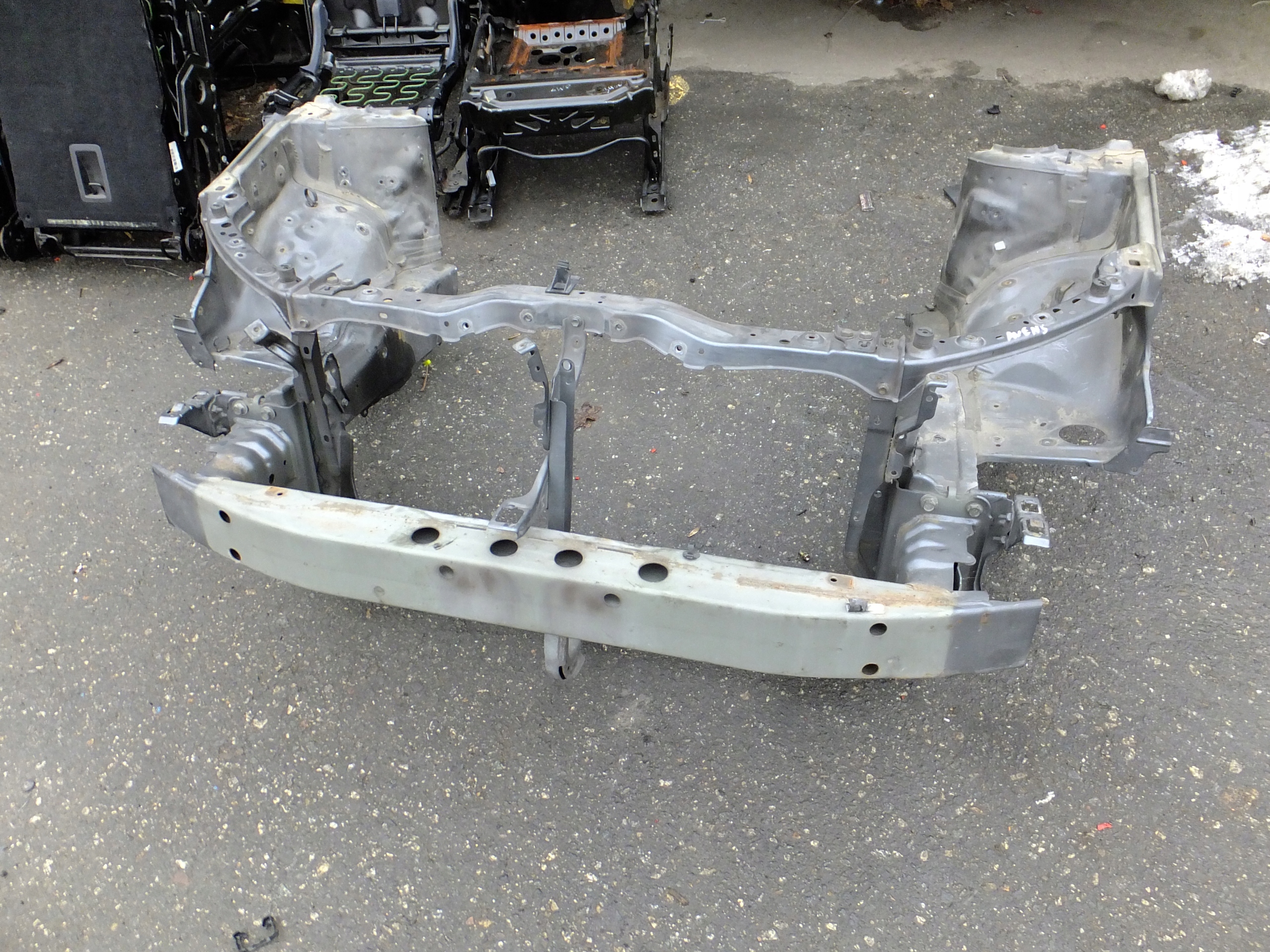 bar, wall front toyota avensis T25 2006r