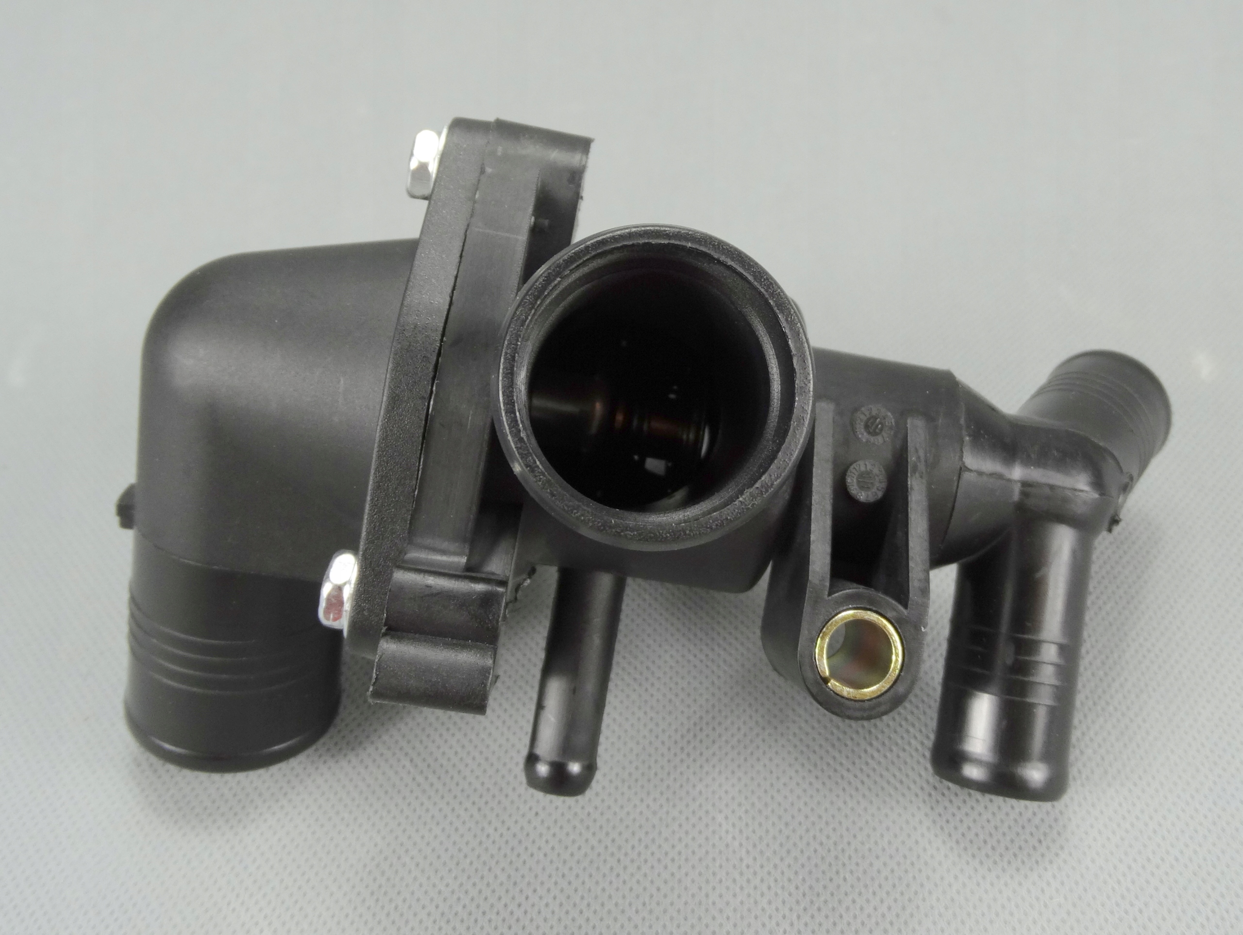 TERMOSTAT OBUDOWA FORD TRANSIT 2006- 2.4DI MK7 Producent części BSG