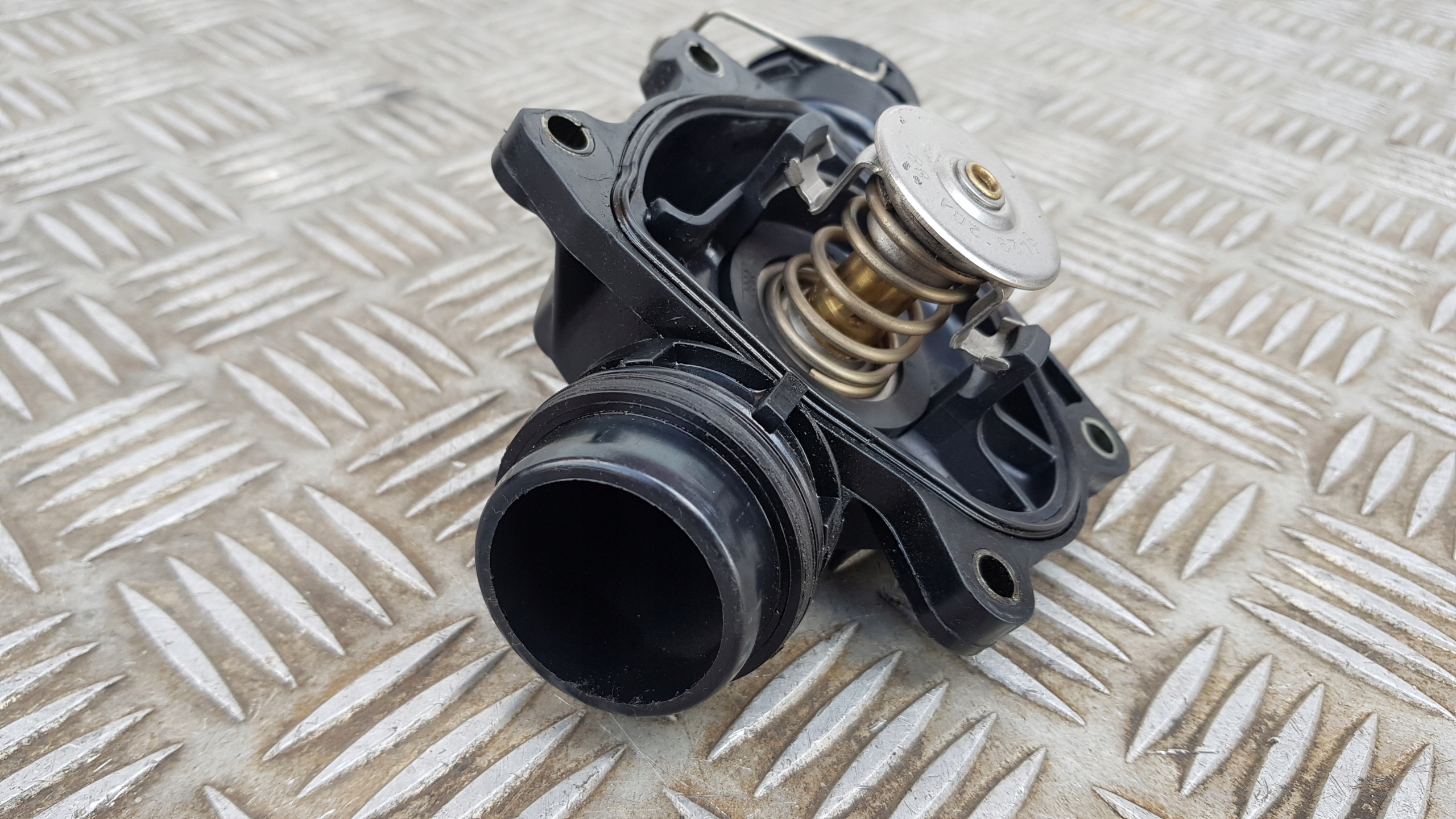 BMW E39 E46 csomag TERMOSTATU TERMOSTAT 8MT354775