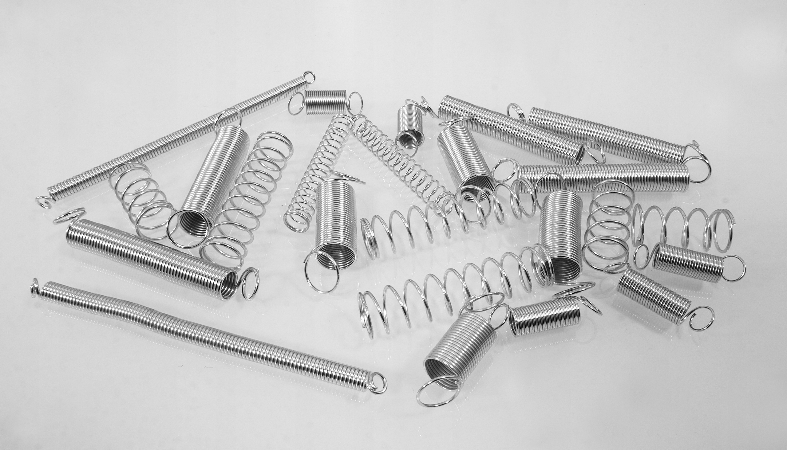 ZESTAW MIX SPRĘŻYN SPRĘŻYNKI ROZCIĄGAJĄCE ŚCIĄGAJĄCE ŚCISKAJĄCE 200 SZT. Marka Verke