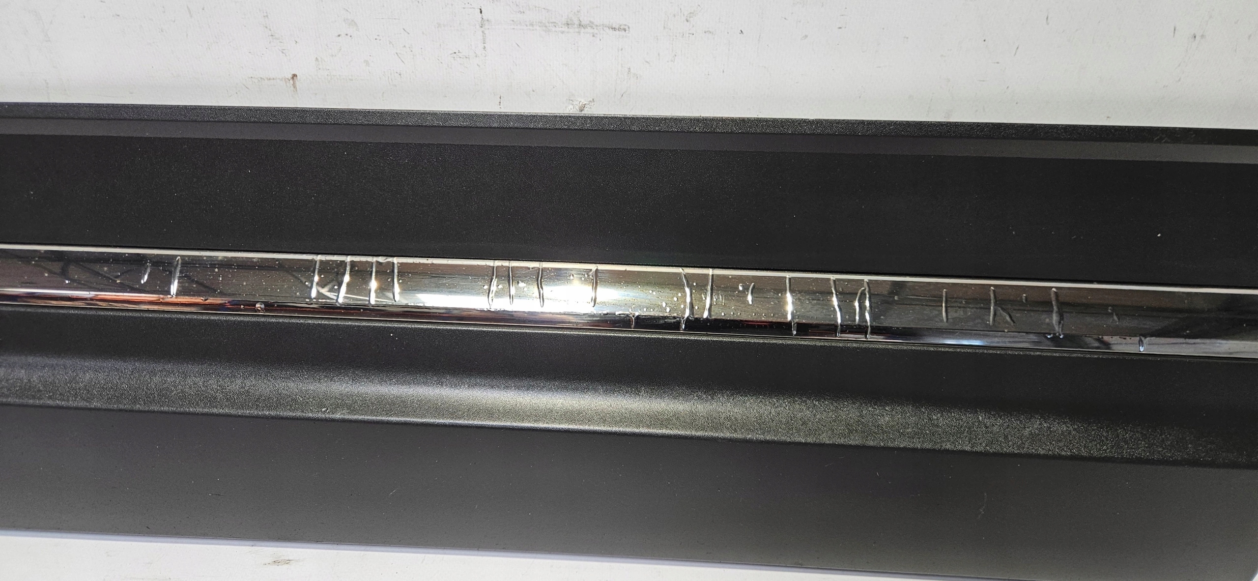 moulding door left front RENAULT KOLEOS II 17- original 808217185R