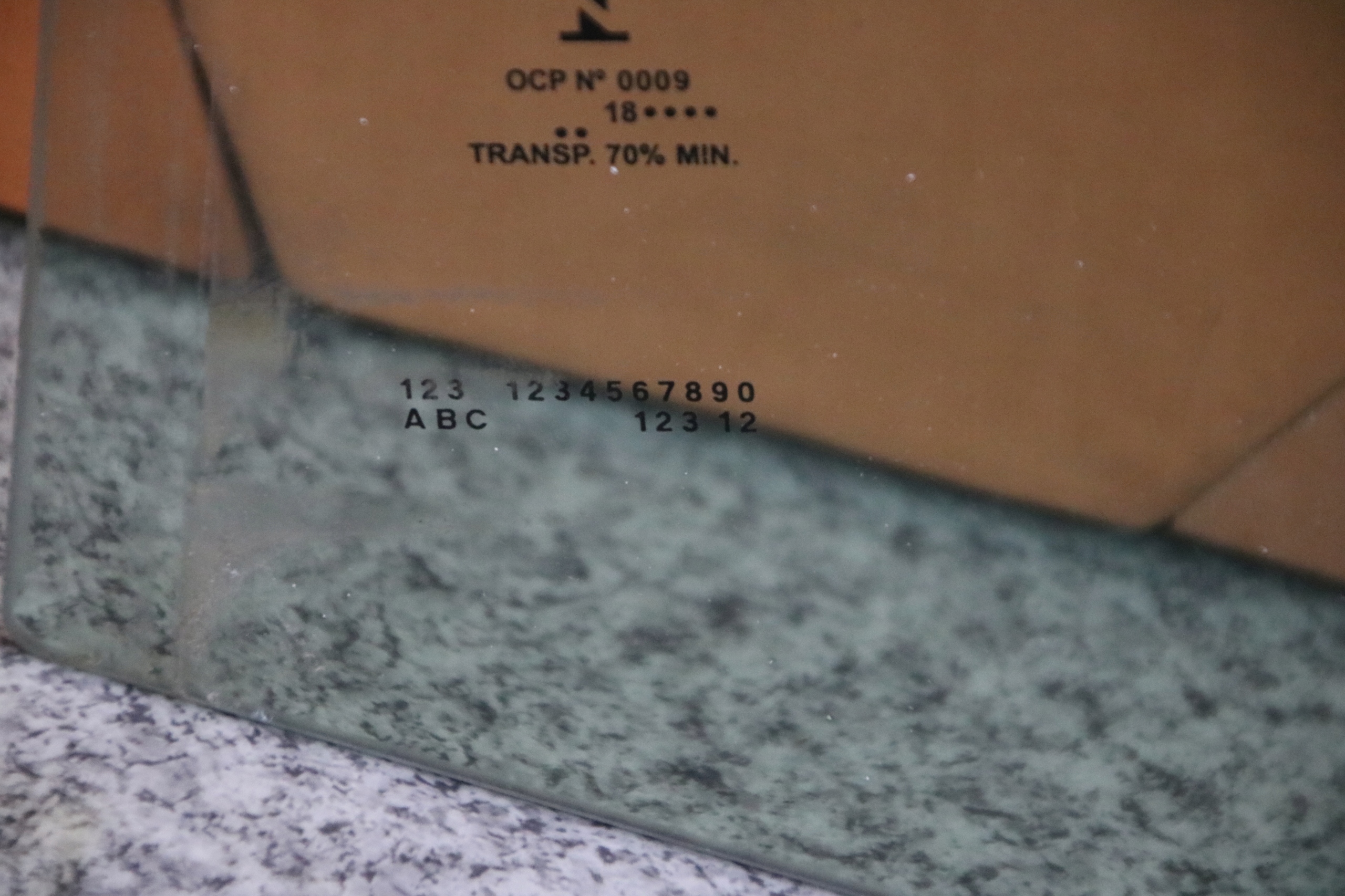 MINI F60 SZYBA BOCZNA DRZWI LEWY TYŁ 2018 r. Producent części Mini OE