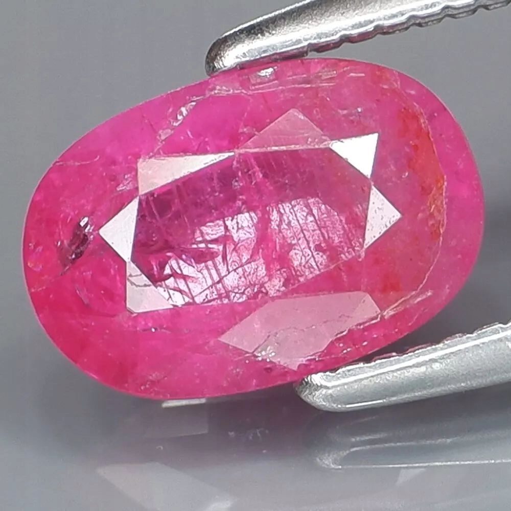 Přírodní Rubín 1.19ct Ovál Tanzanie eCertifikát Wbd