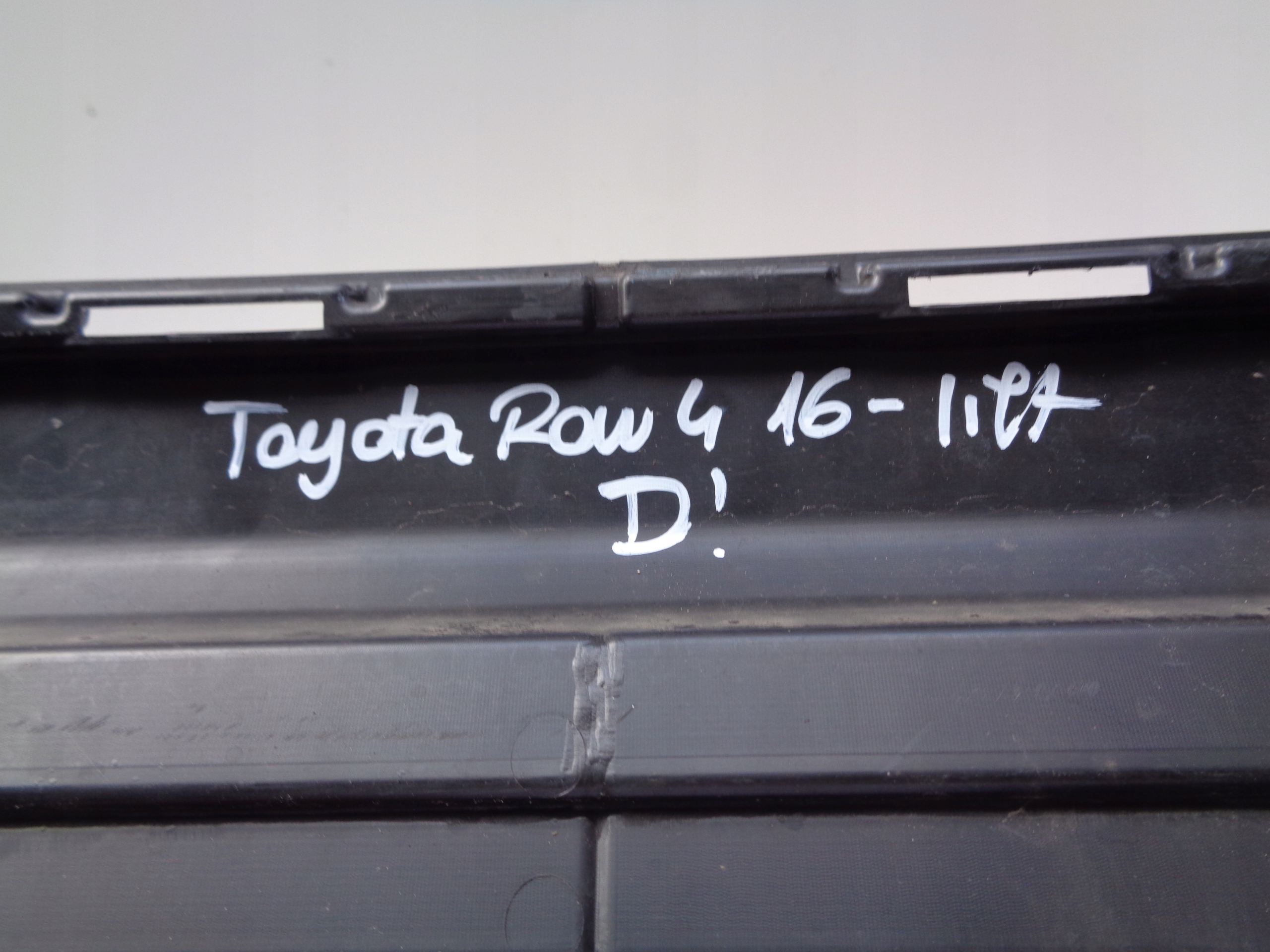 rešetka branika TOYOTA RAV 4 16- LIFT