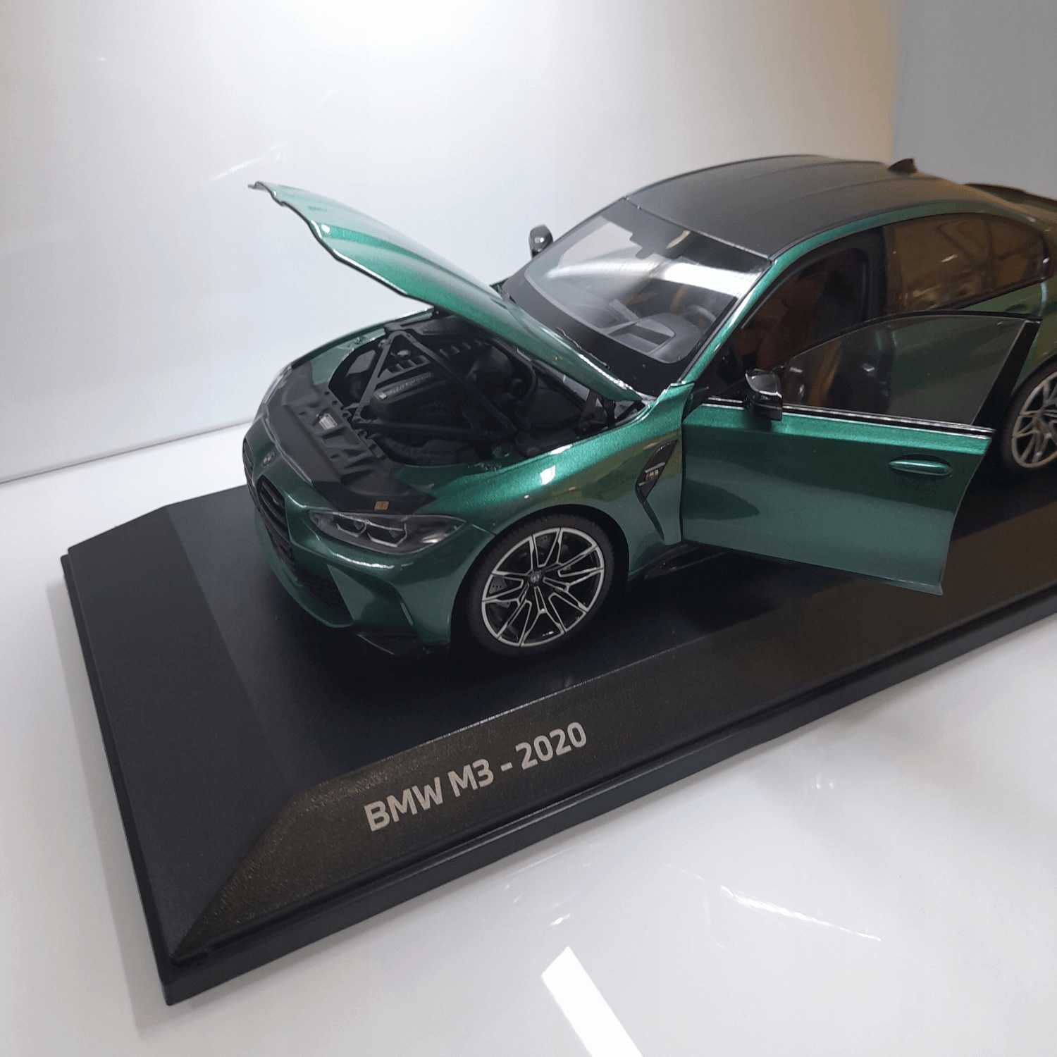 Minichamps 1/18 BMW M3 2021 ミニカー モデルカー NEW MINICHAMPS BMW MINIATURE M3 CS G80 SIGNAL GREEN DIECAST
