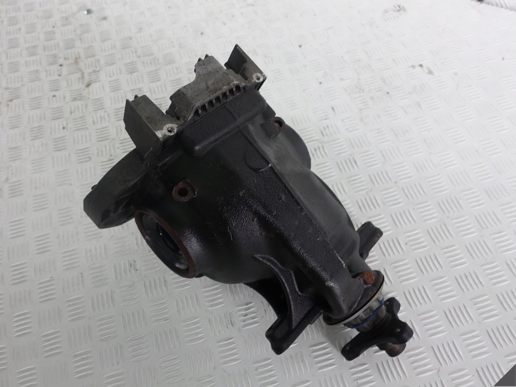 BMW 7 G12 G11 5 G30 2.81 differential diff rear part 8642810
