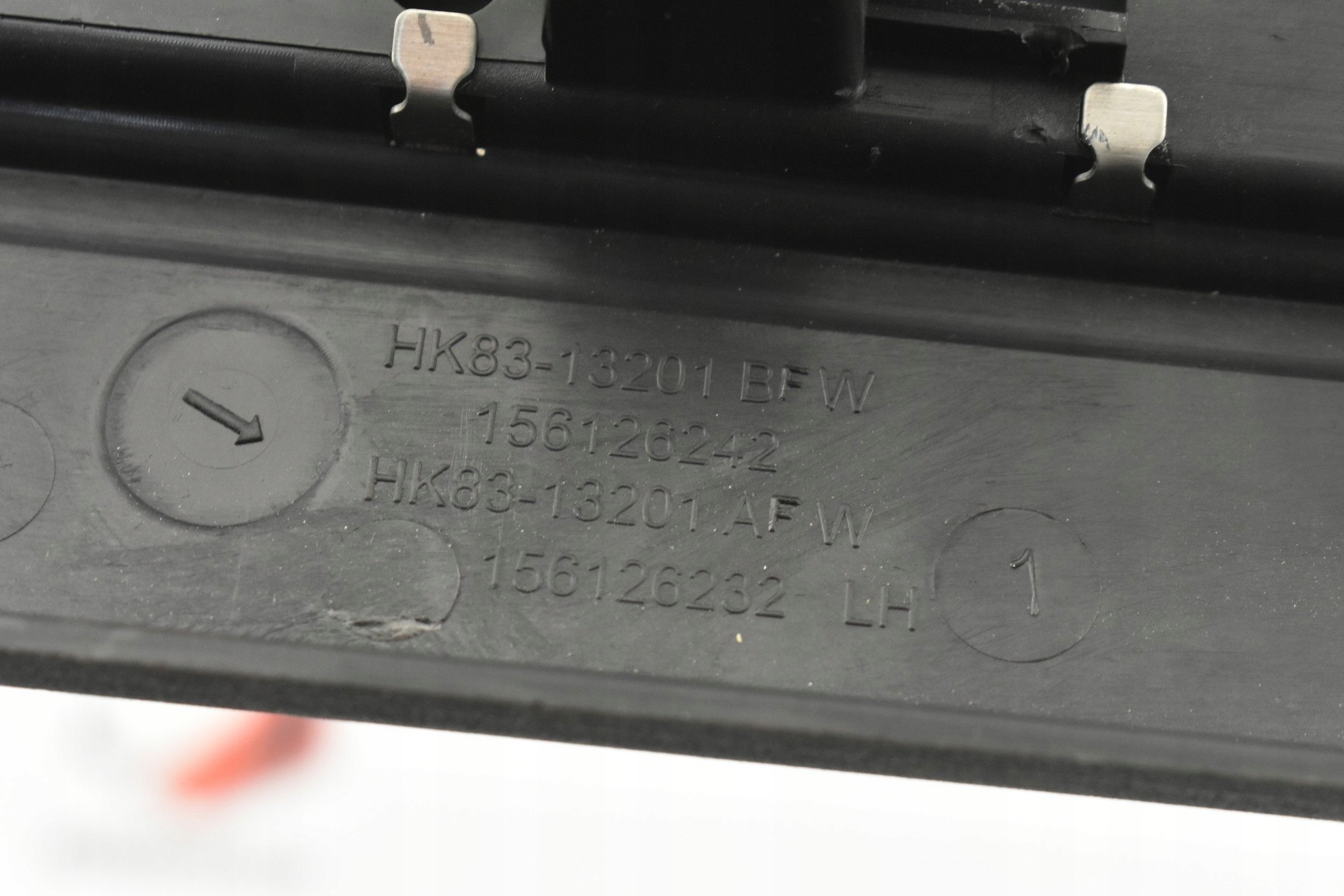 NAKŁADKA PROGU LEWA HK83-13201-BF F-PACE R-SPORT Typ samochodu Samochody osobowe