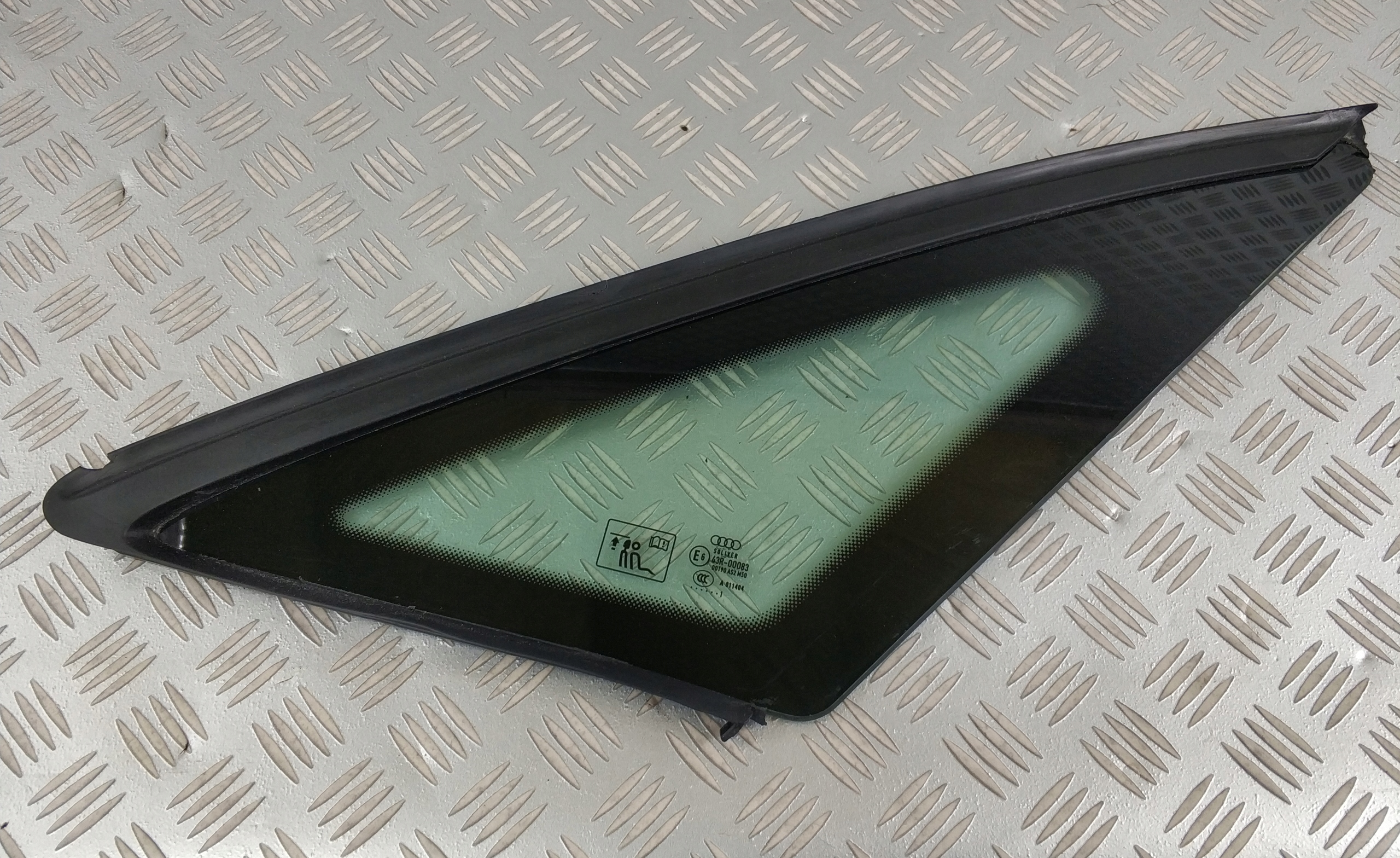 szyba karoseryjna prawy tył AUDI A8 D4 LONG 2009-