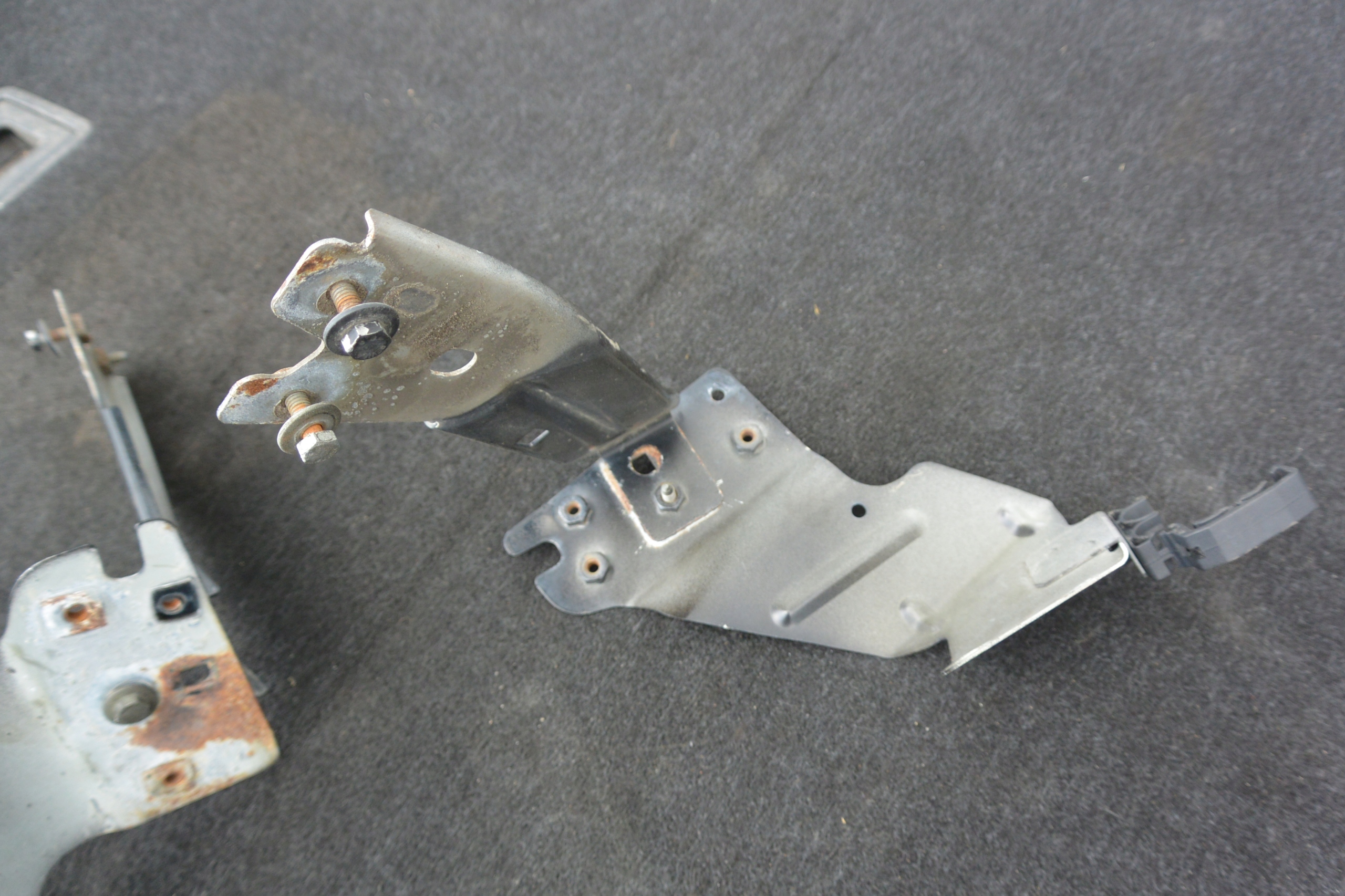 Console Support plaque Aile Avant Gauche MASERATI GHIBLI III