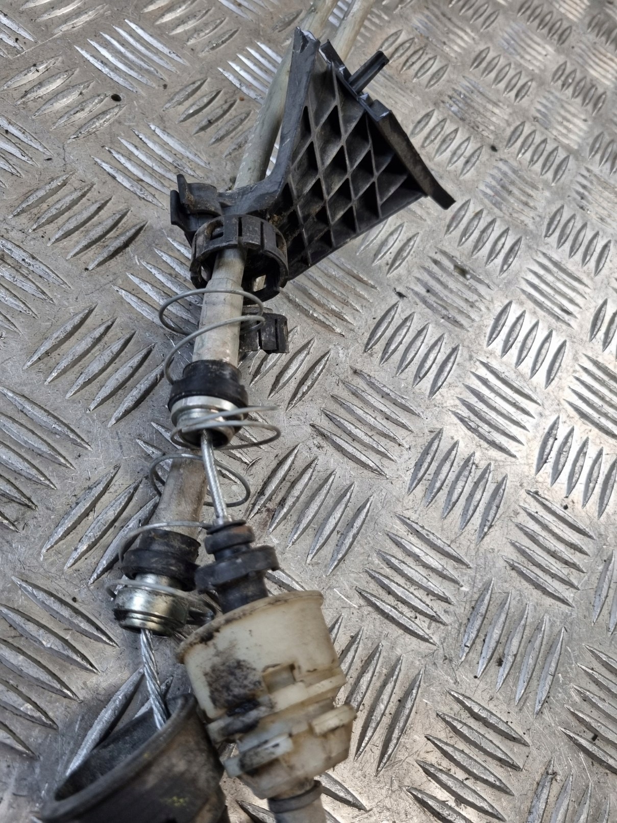 OPEL CORSA E 1.4 schalthebel bowdenzug schalt getriebe 55509034